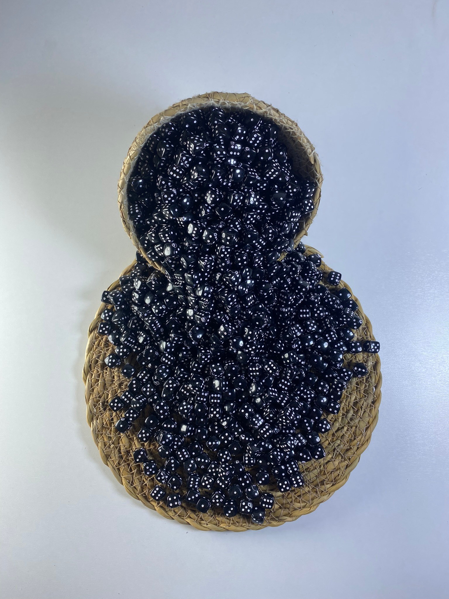 Kardeşler Plastik Zar Boncuk Siyah 10 mm 100 gr
