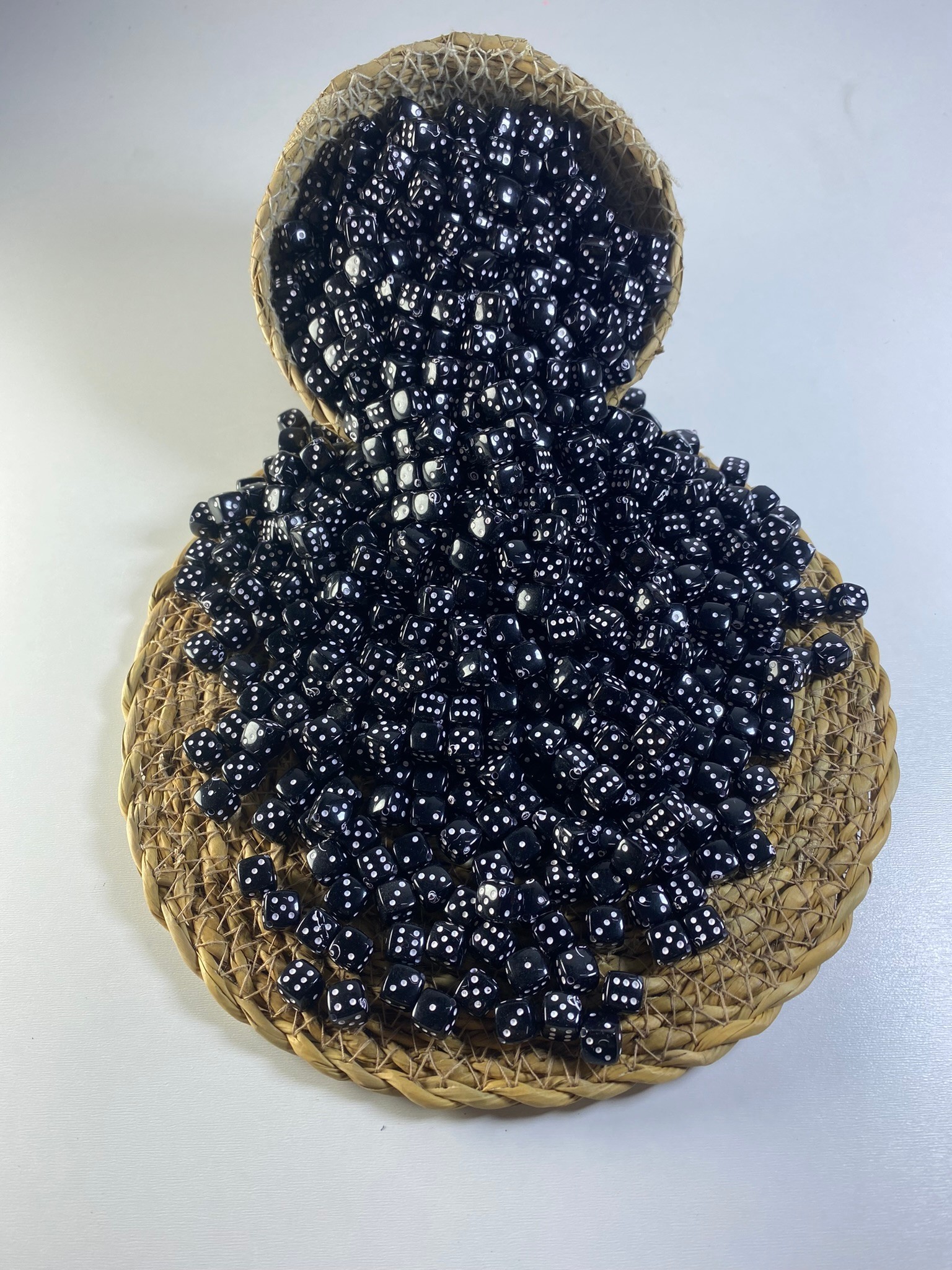 Kardeşler Plastik Zar Boncuk Siyah 10 mm 100 gr