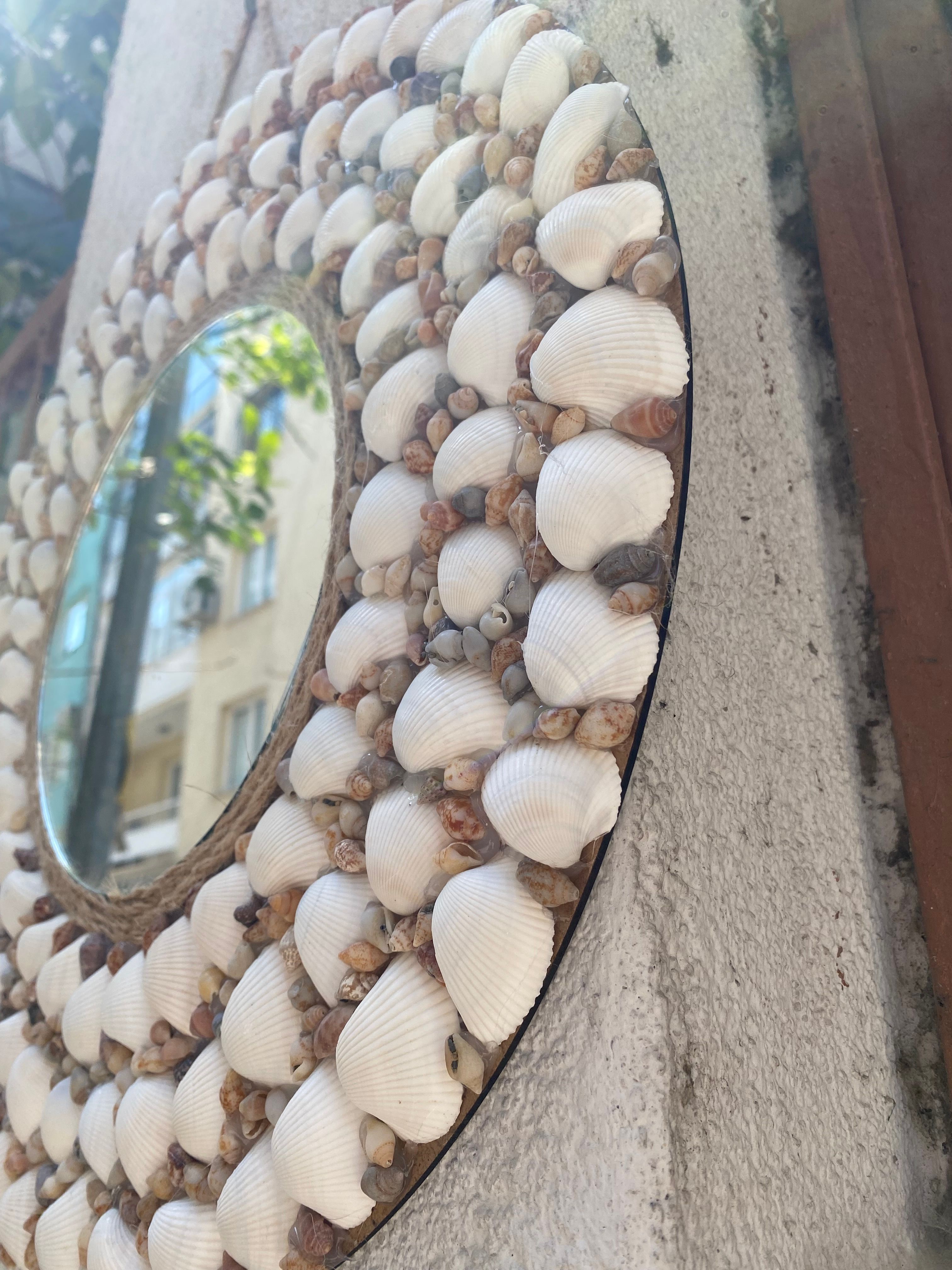 Büyük Beyaz Deniz Kabuklu Duvar Aynası