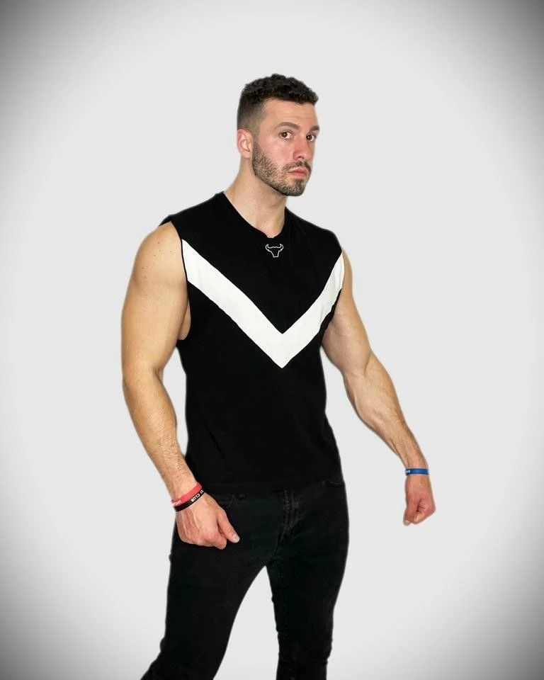 V Figure Kolsuz T-Shirt