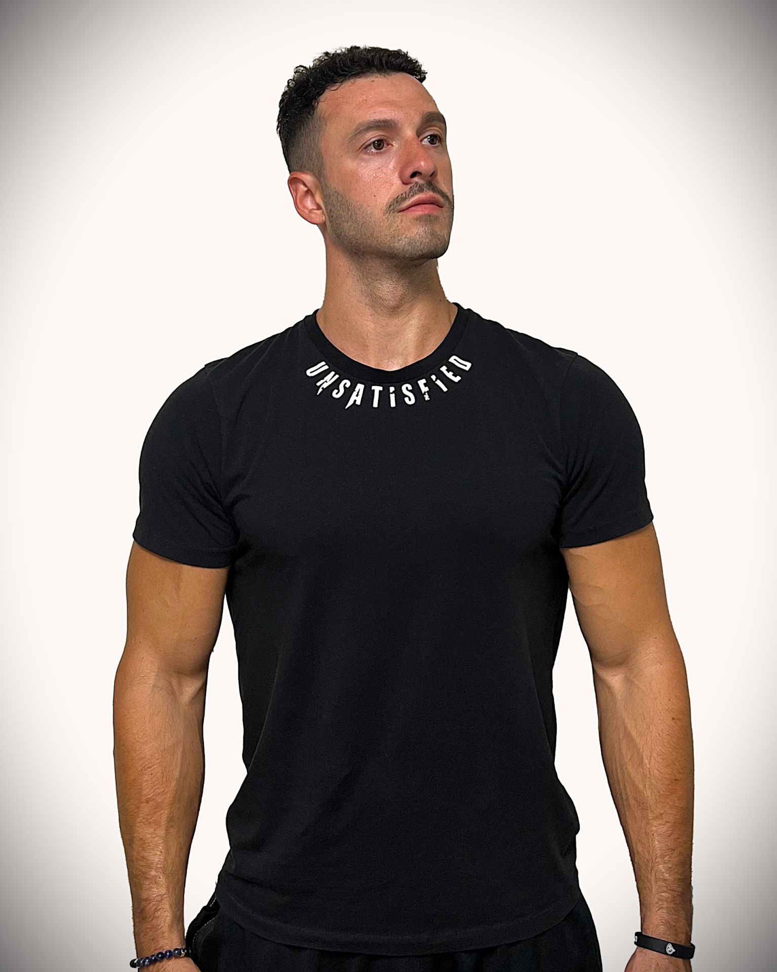 UnsGear ''Unsatisfied'' Boyunda Baskili T-Shirt