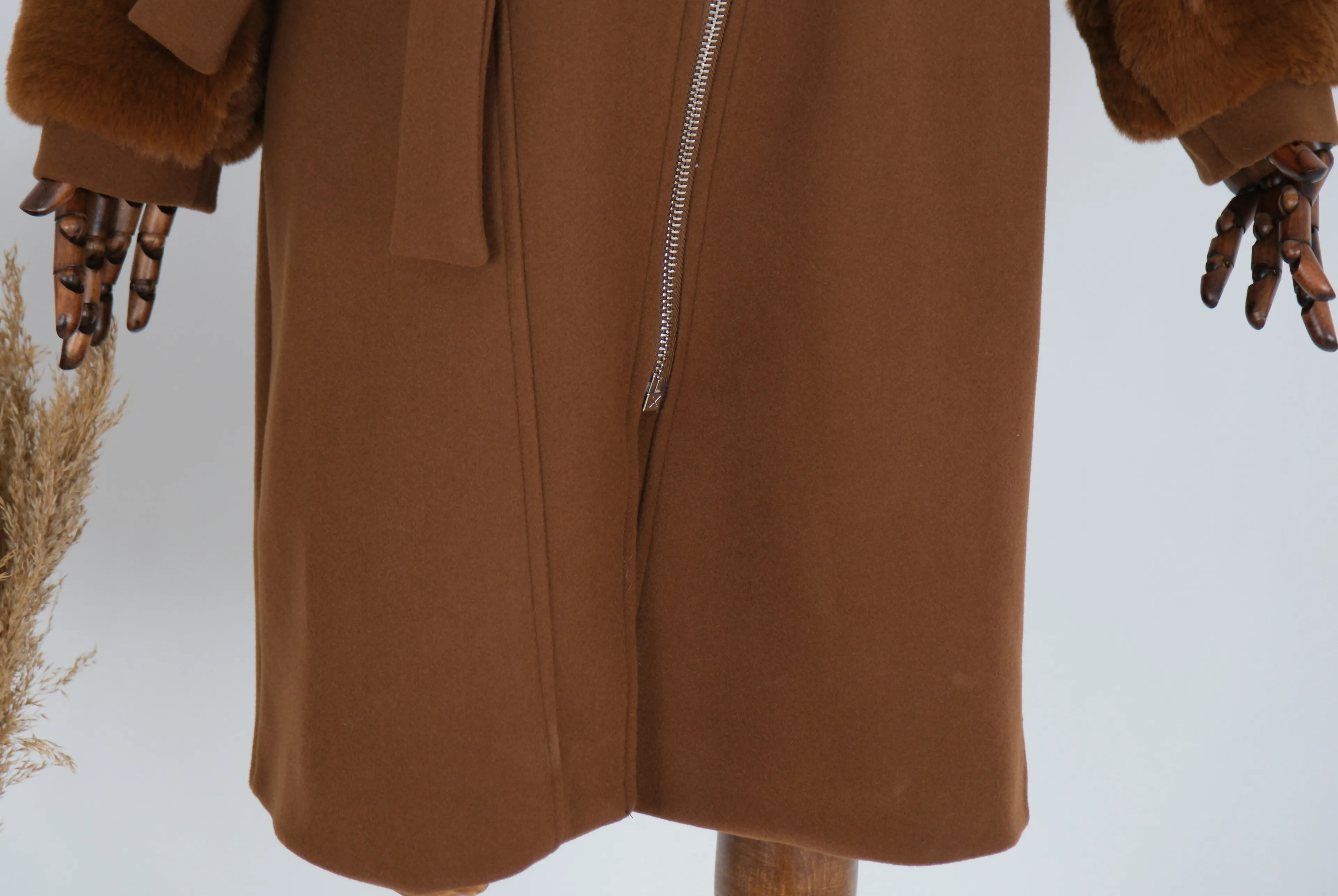 KÜRK DETAYLI KAŞE KABAN 