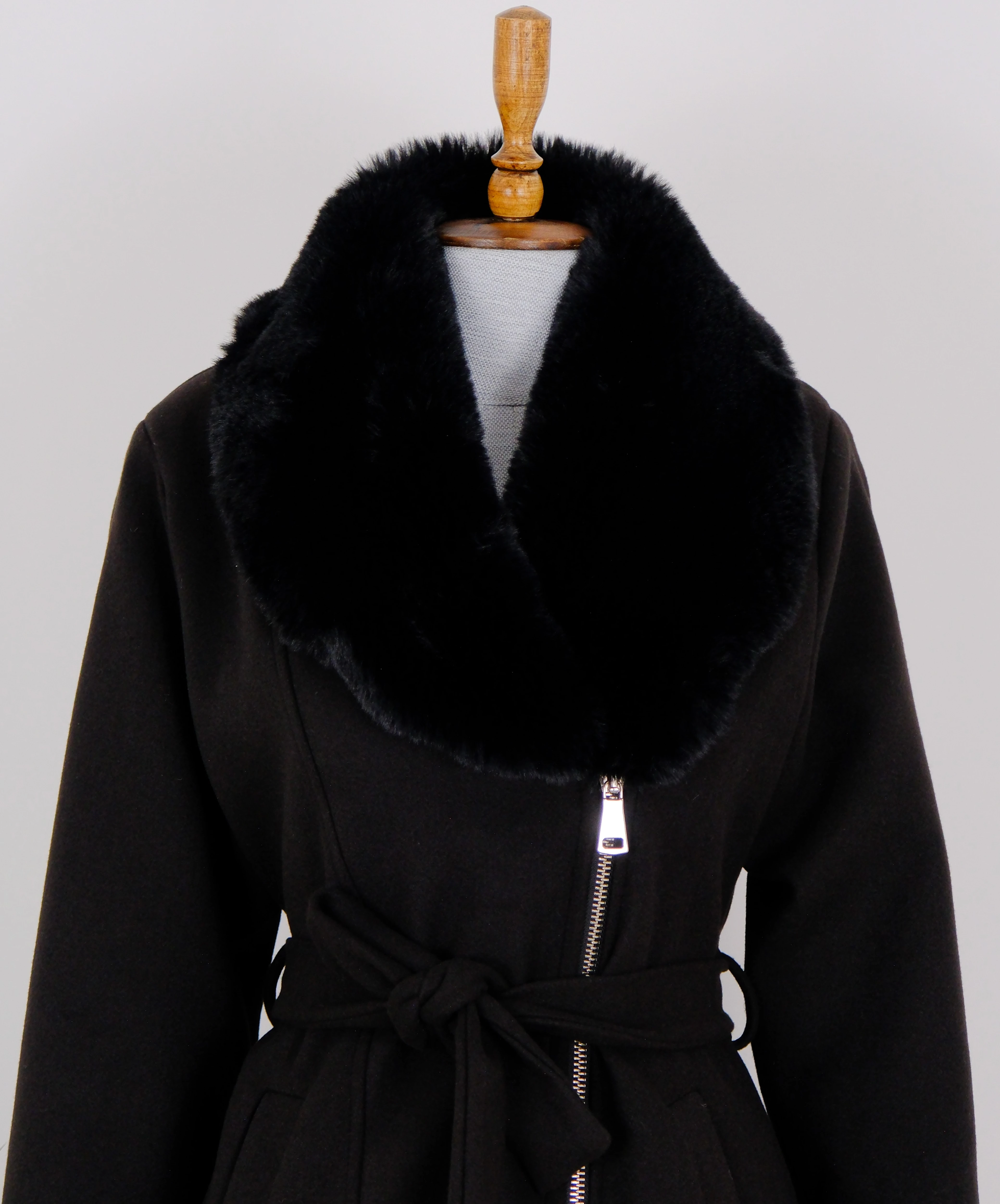 KUŞAKLI KÜRK DETAYLI KABAN 