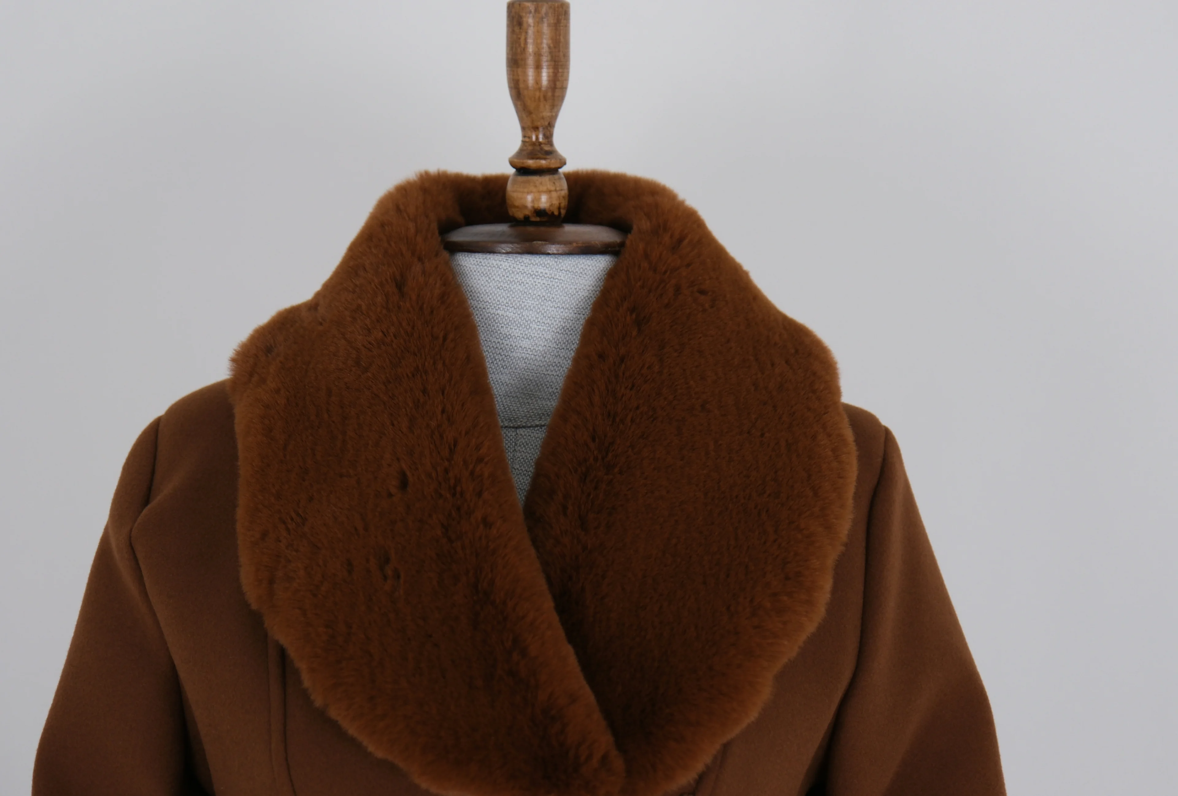 KÜRK DETAYLI KAŞE KABAN 