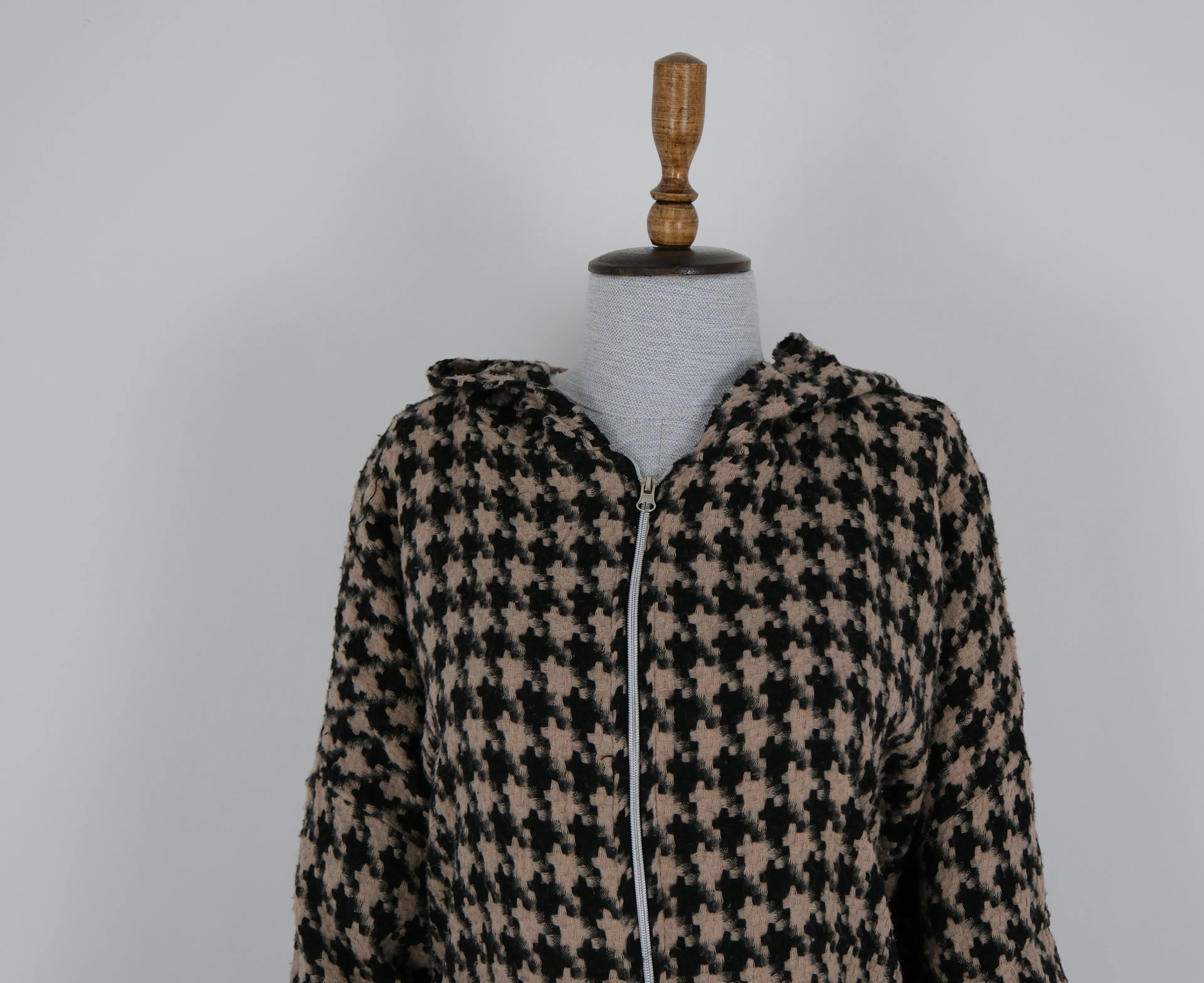 KAPÜŞONLU KAZAYAĞI DESENLİ UZUN HIRKA 