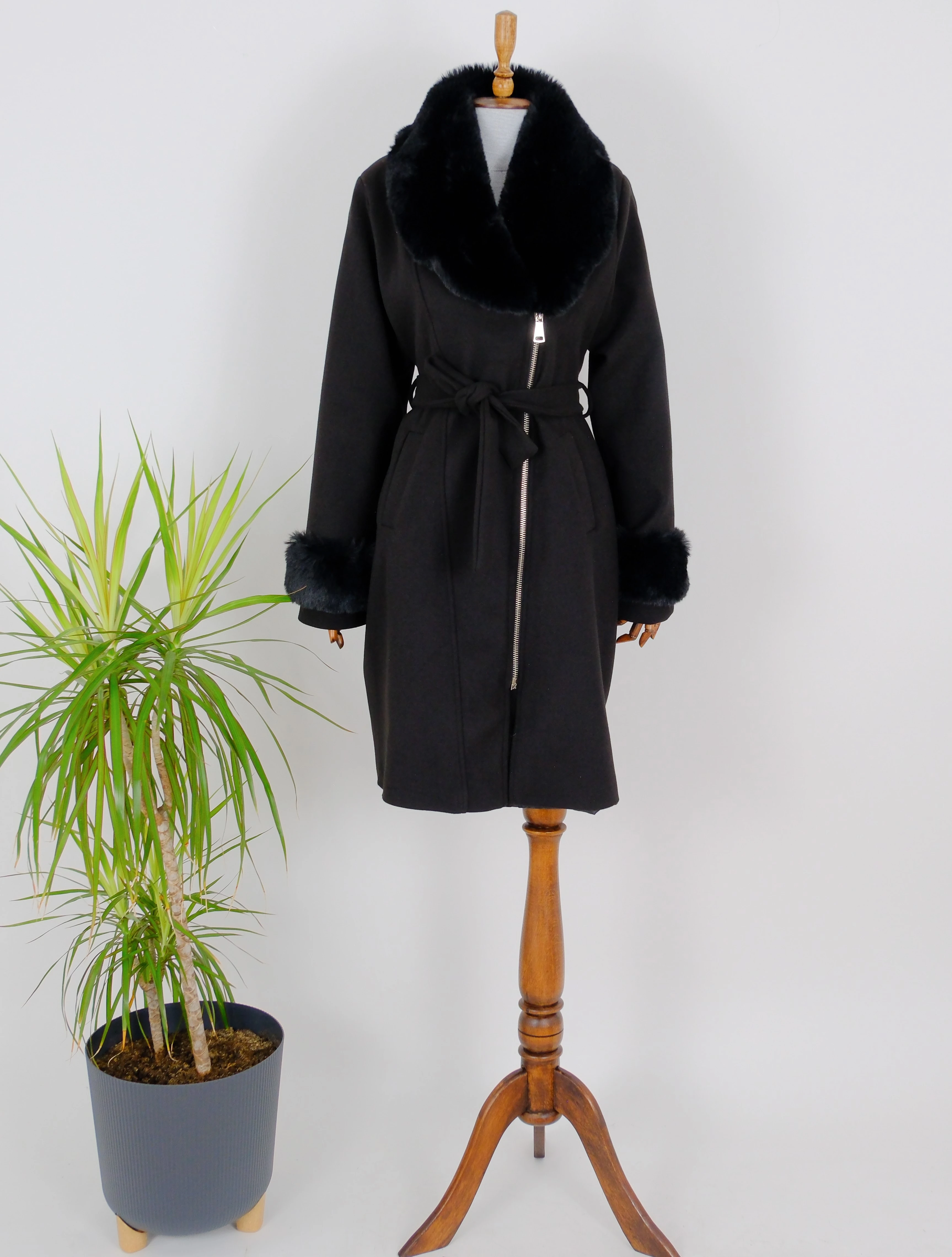 KUŞAKLI KÜRK DETAYLI KABAN  - Siyah