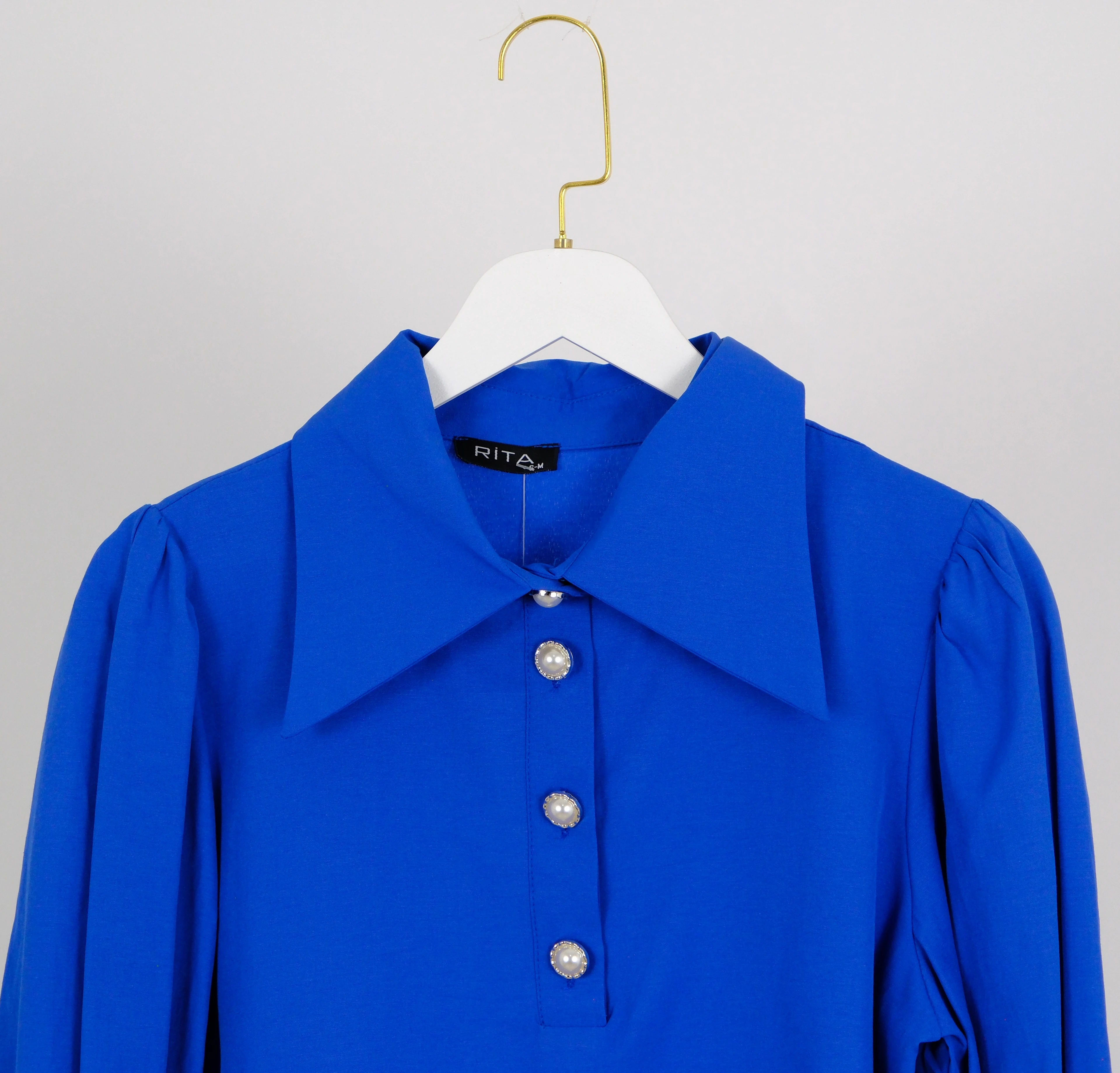 GENİŞ YAKA İNCİ DÜĞMELİ GÖMLEK 