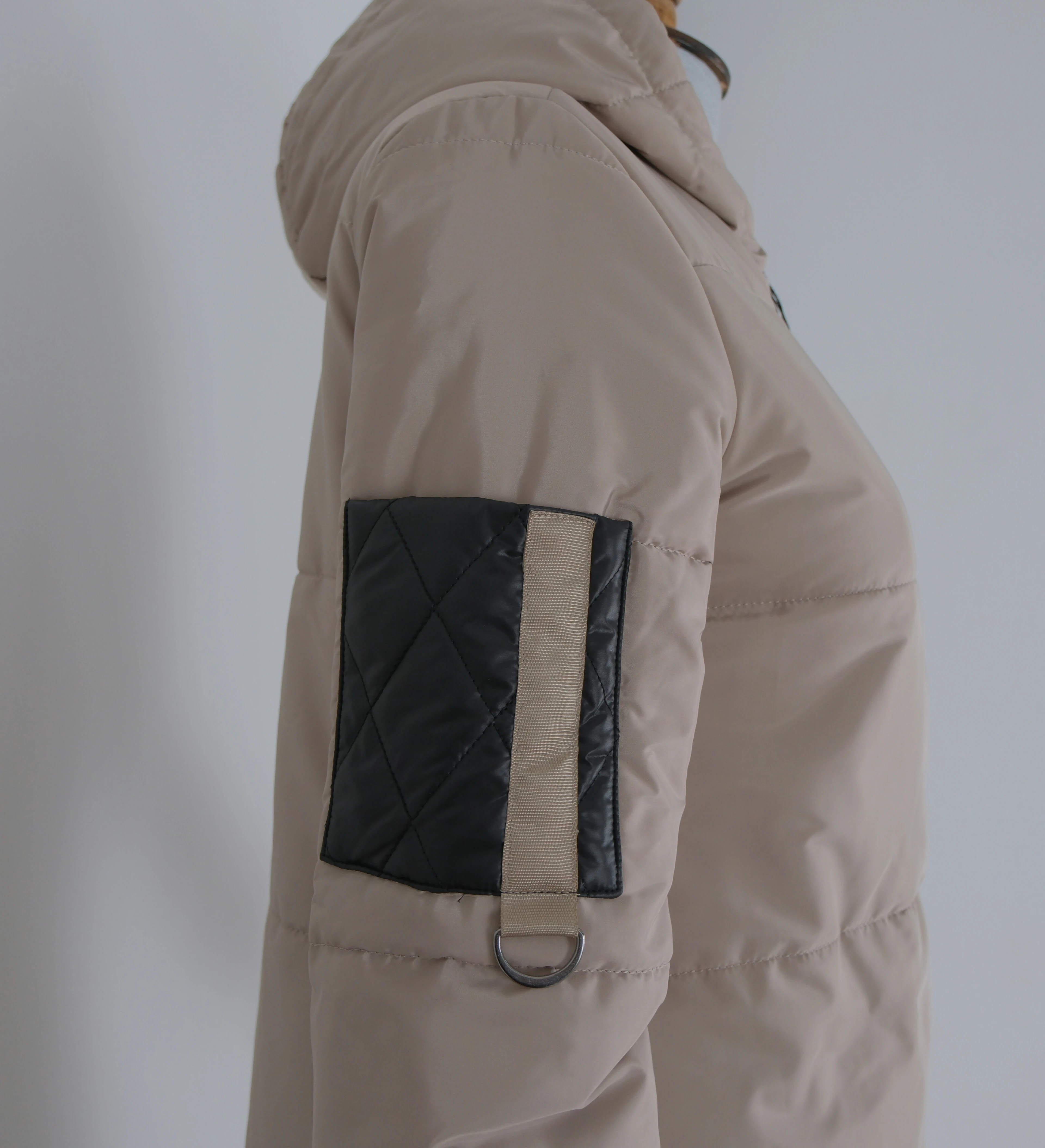 KAPÜŞONLU ŞİŞME MONT 