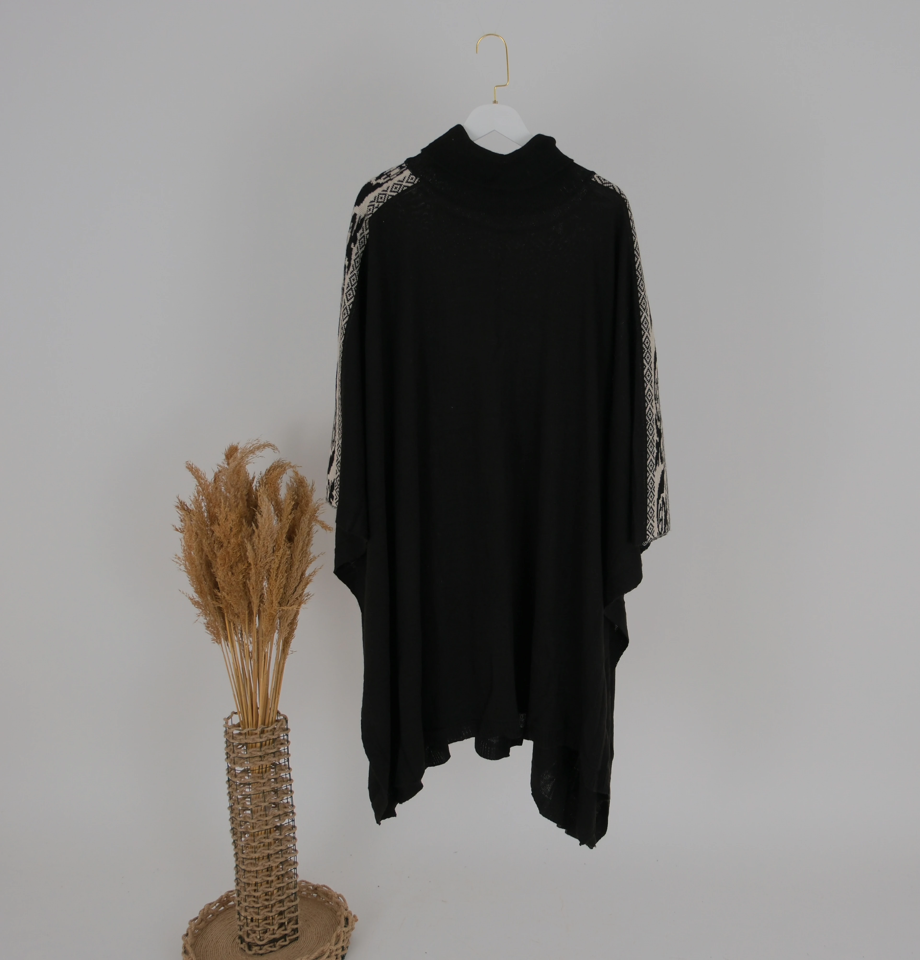 DESENLİ KOL DETAYLI TRİKO PANÇO  - Siyah