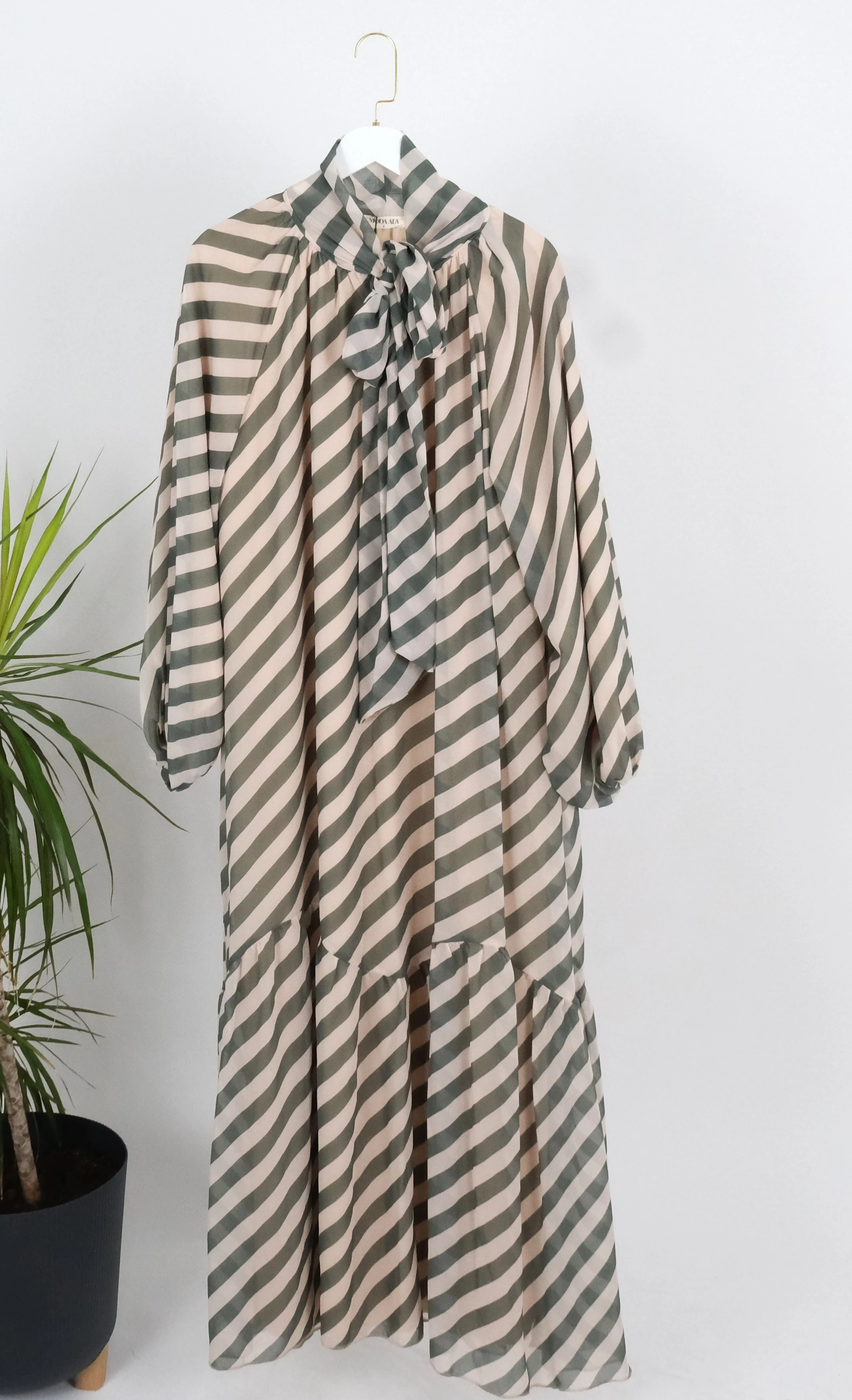 ÇİZGİLİ FULAR DETAYLI ŞİFON ELBİSE - Yeşil