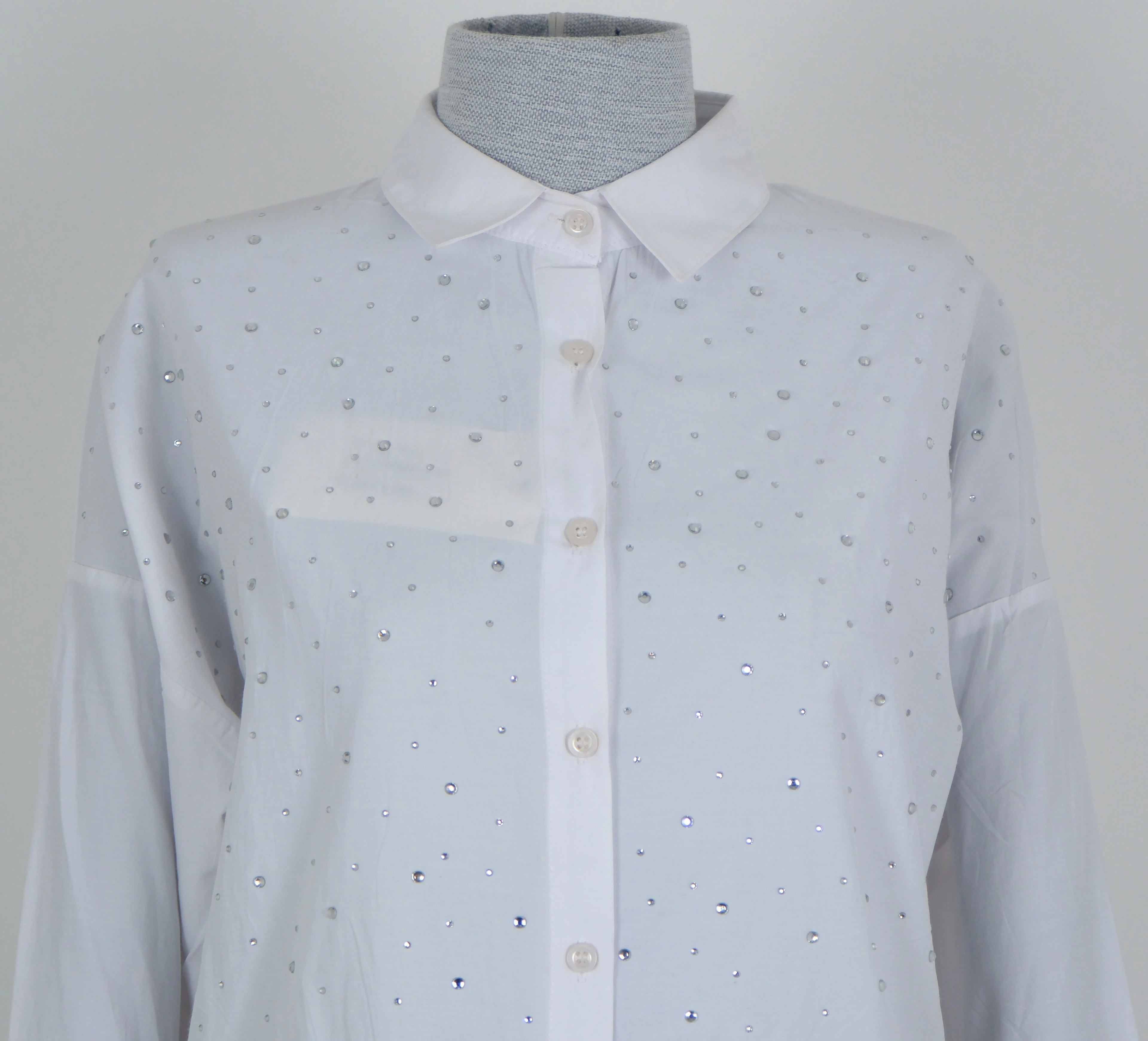 TAŞ DETAYLI GÖMLEK 