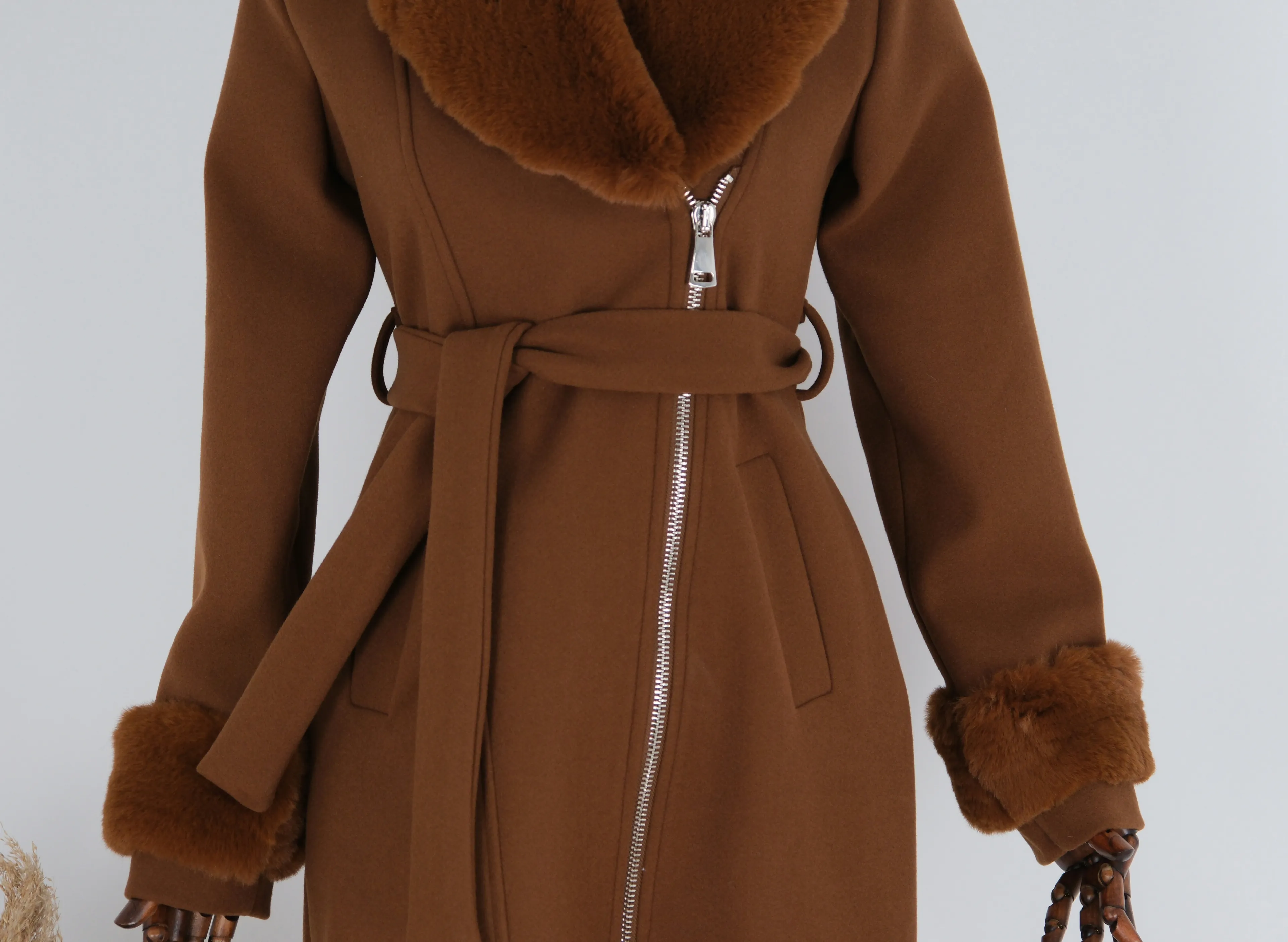 KÜRK DETAYLI KAŞE KABAN 