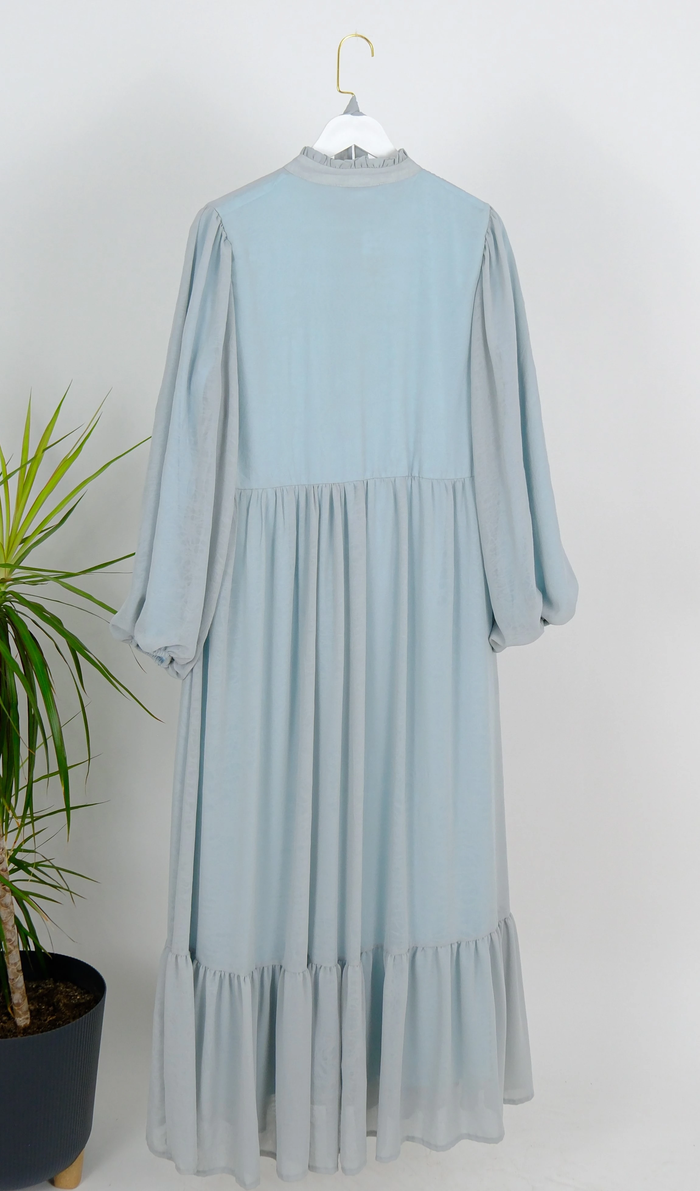 AÇIK MAVİ DÜĞME DETAYLI ŞİFON  ELBİSE