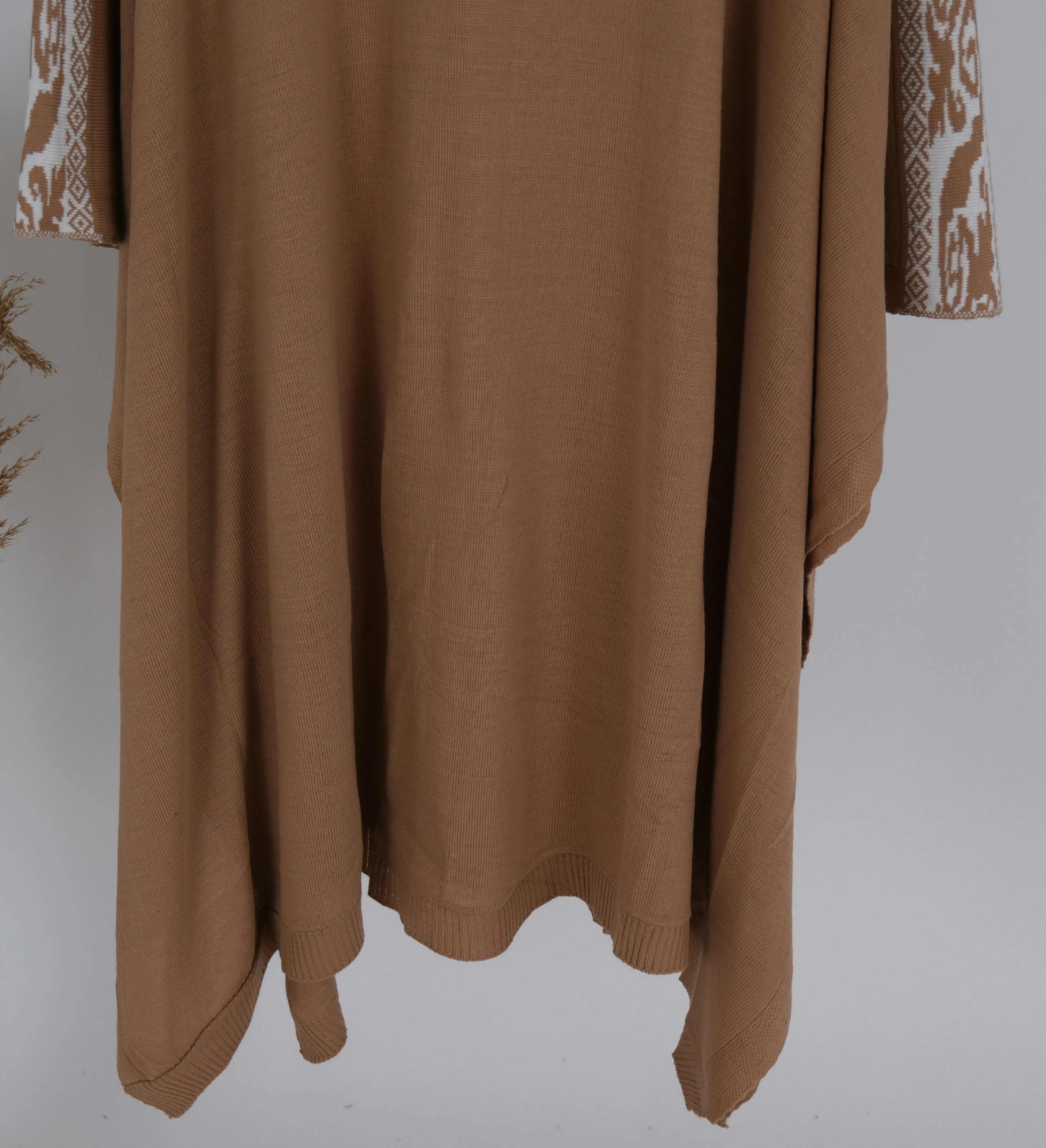 DESENLİ KOL DETAYLI TRİKO PANÇO 