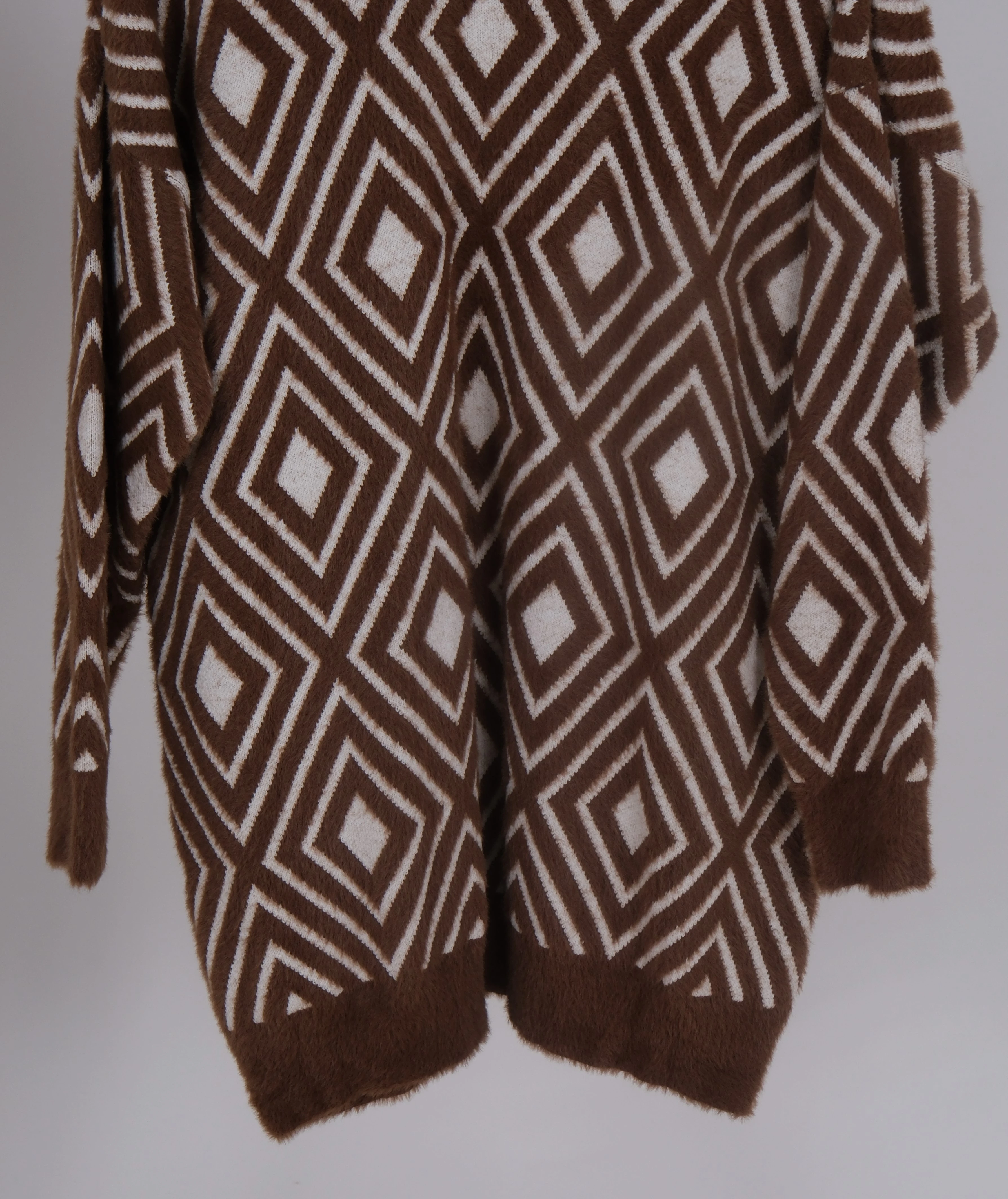 GEOMETRİK DESENLİ TRİKO KAZAK 