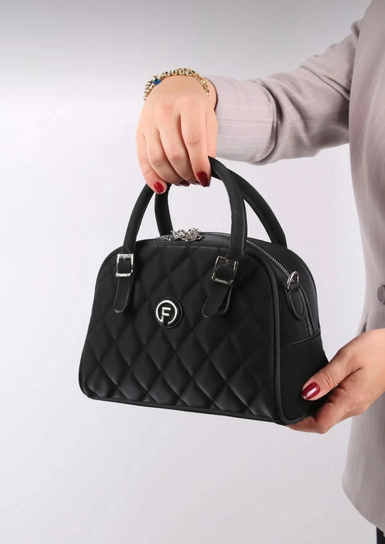 Kapitone Baskılı Yazılı Askı Detaylı Bayan El ve Çapraz Çanta