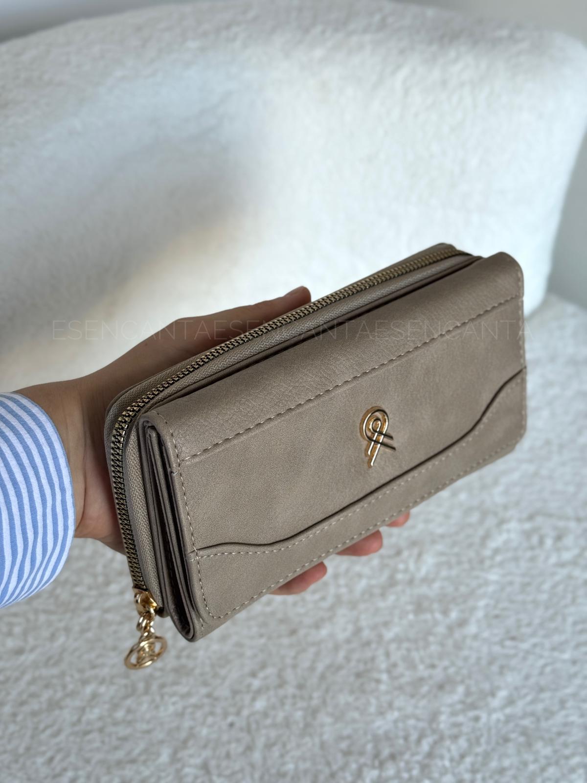 Büyük Boy Logo Detaylı Çok Gözlü Bayan Cüzdan - Vizon