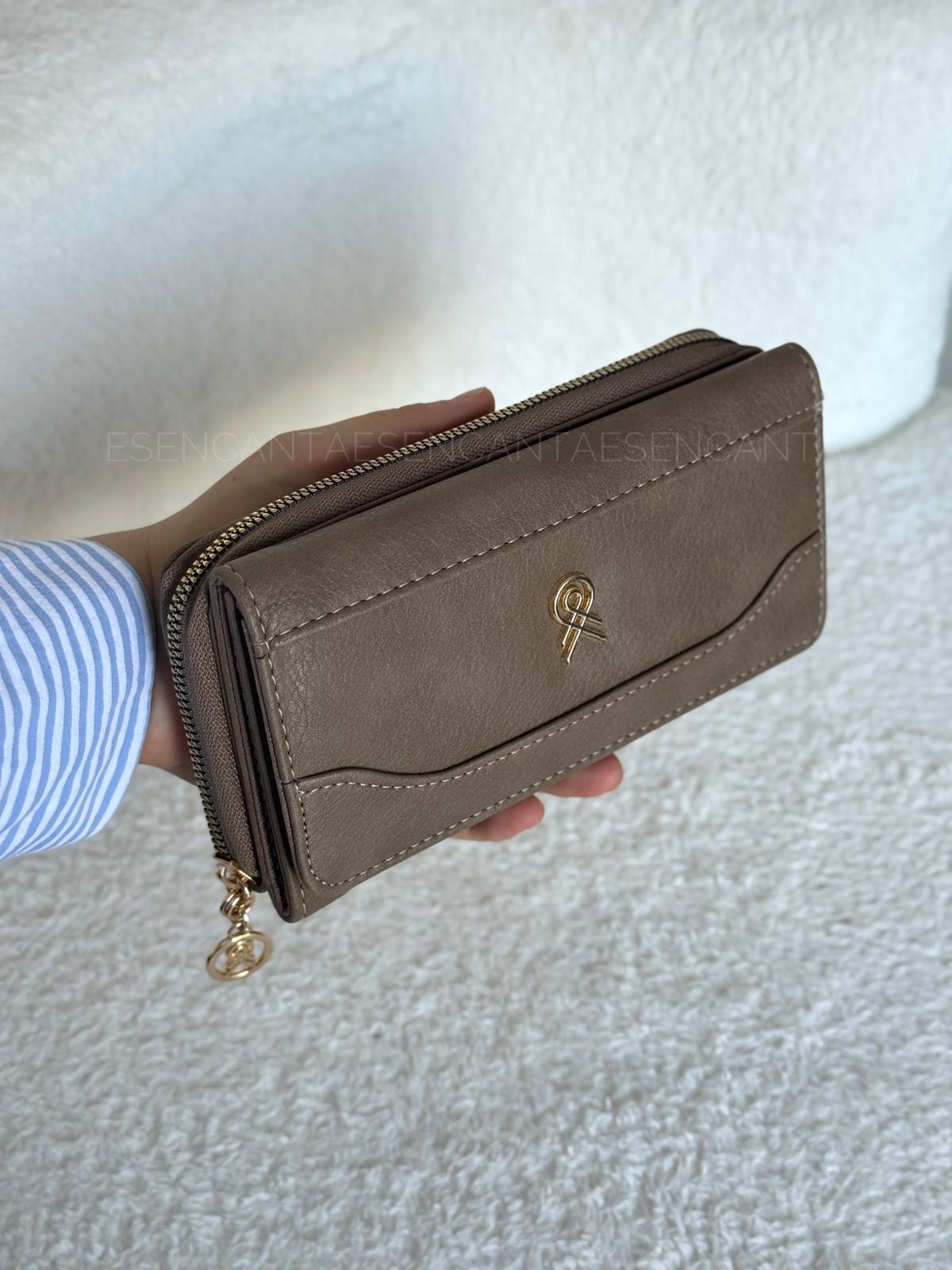 Büyük Boy Logo Detaylı Çok Gözlü Bayan Cüzdan - Koyu Vizon