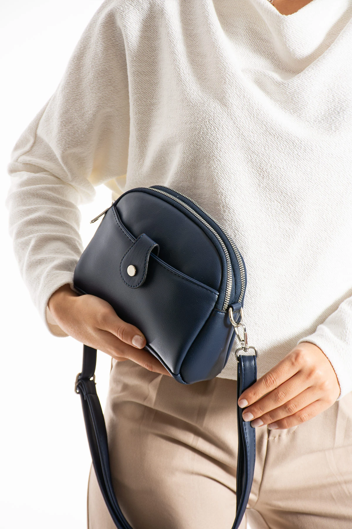 Bayan Mıknatıs Detaylı 3 Bölmeli Bayan Çapraz Çanta - Lacivert