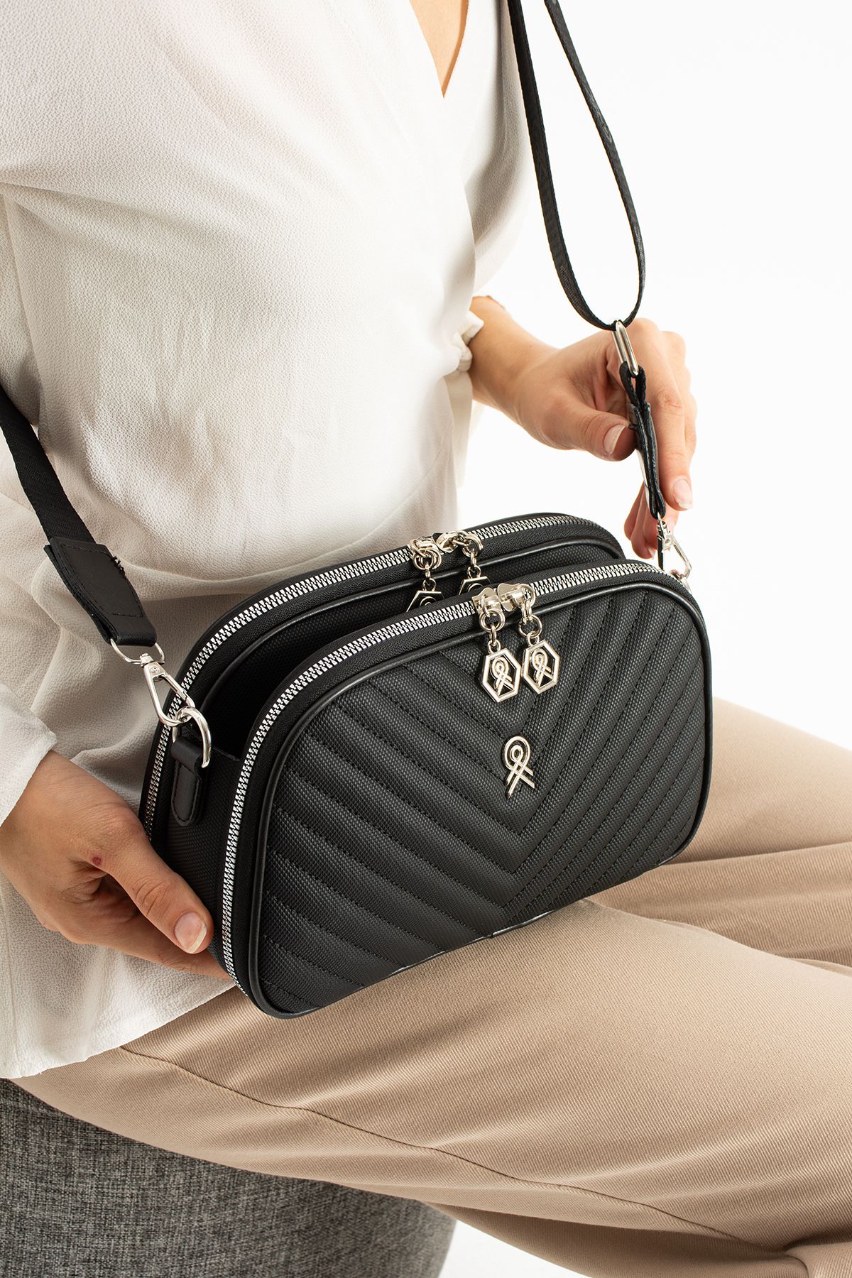 4 Bölmeli Nakışlı Ayarlanabilir Kolon Askılı Bayan Çapraz Çanta