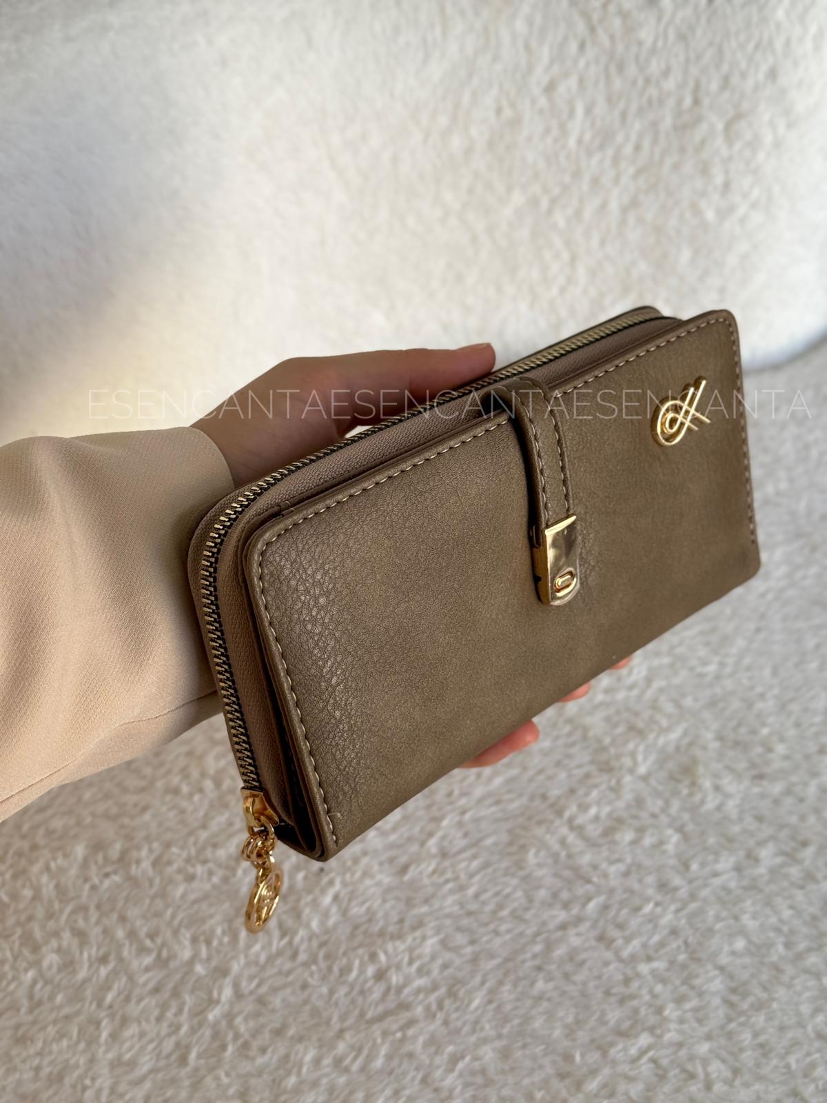 Büyük Boy Demir Kemer Detaylı Bayan Cüzdan - Koyu Vizon