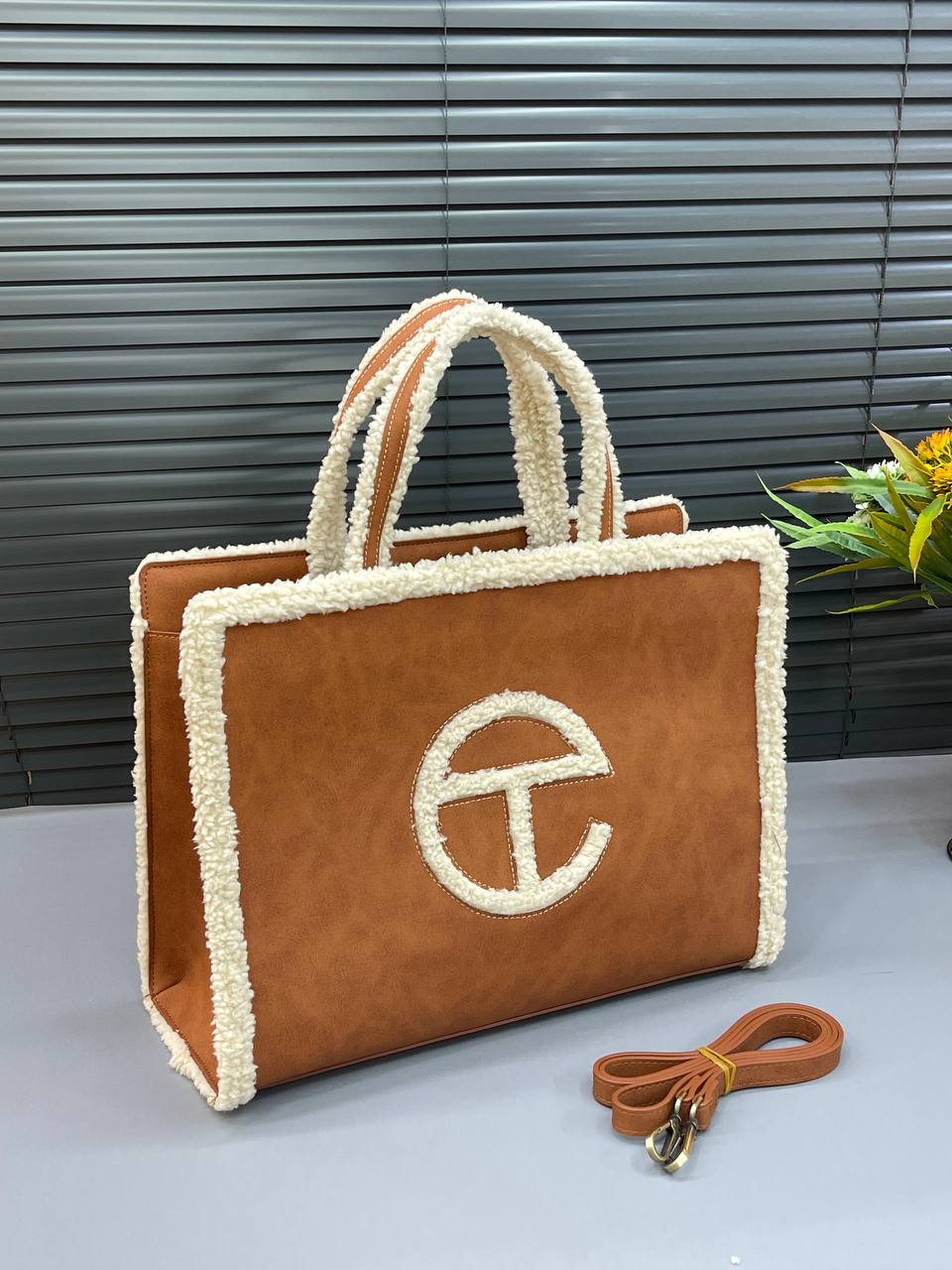 UGG Telfar Kadın Çanta