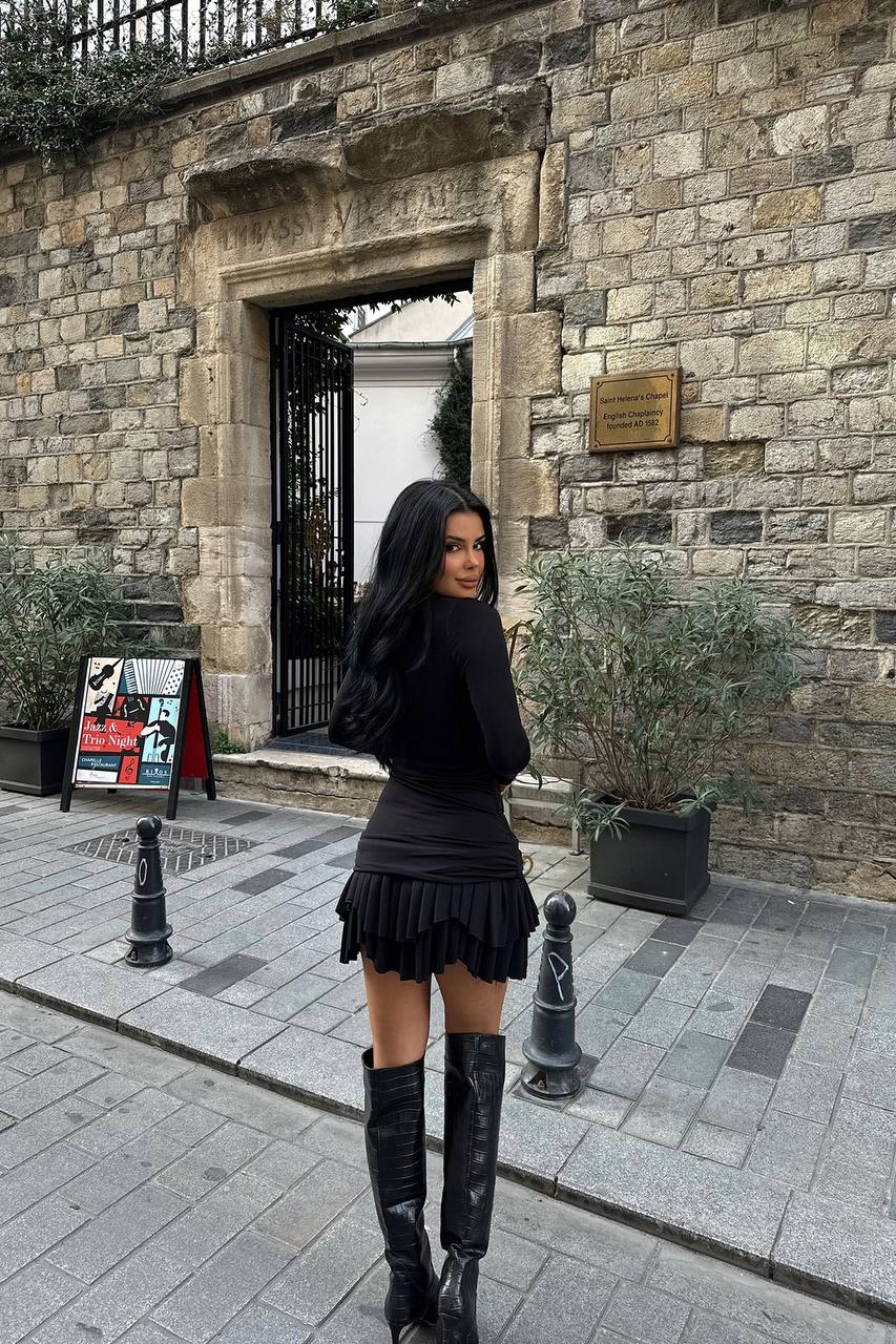 Siyah Fırfırlı Uzun Kollu Elbise