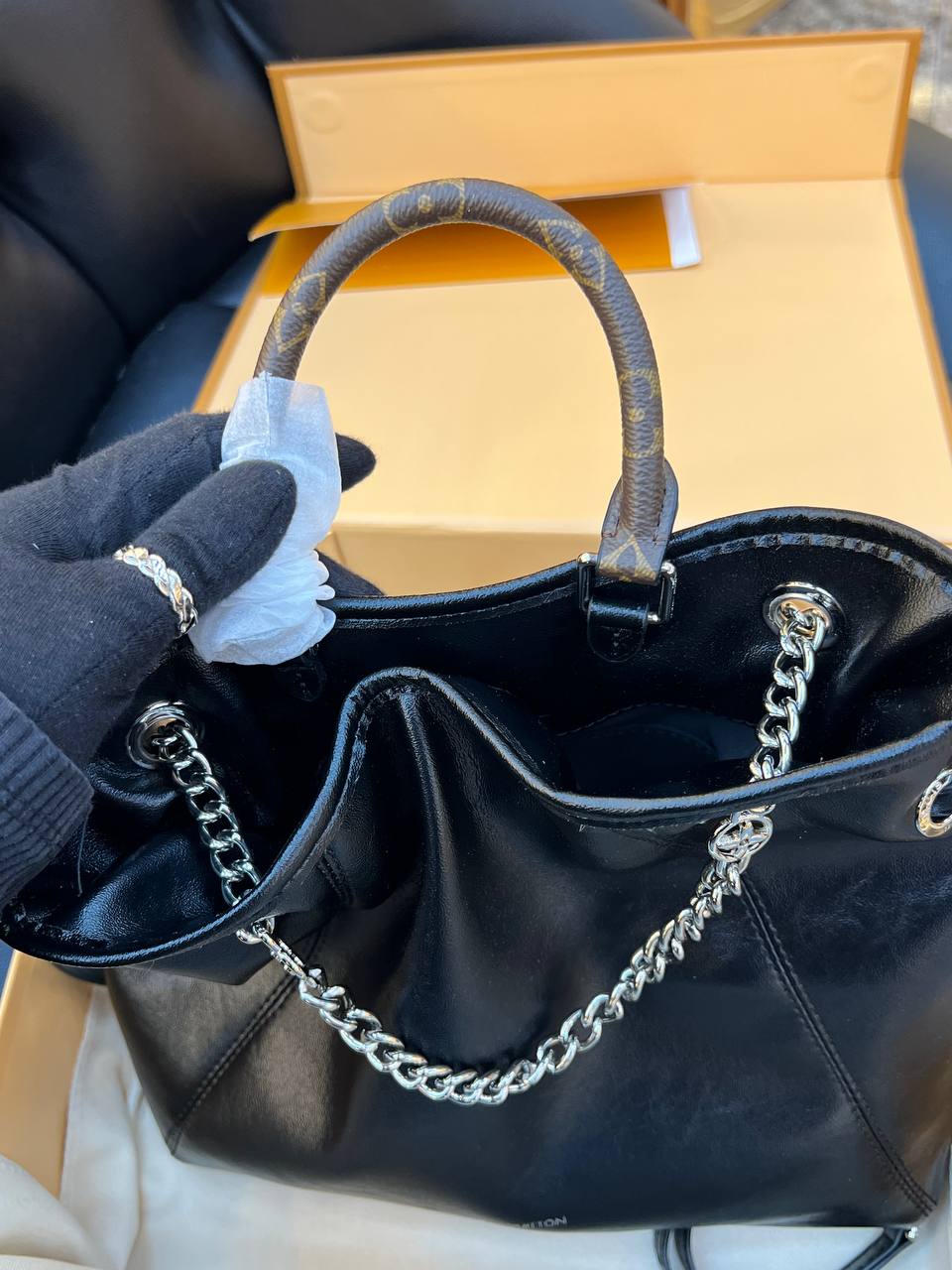 Louis Vuitton Büzgülü Omuz Çantası