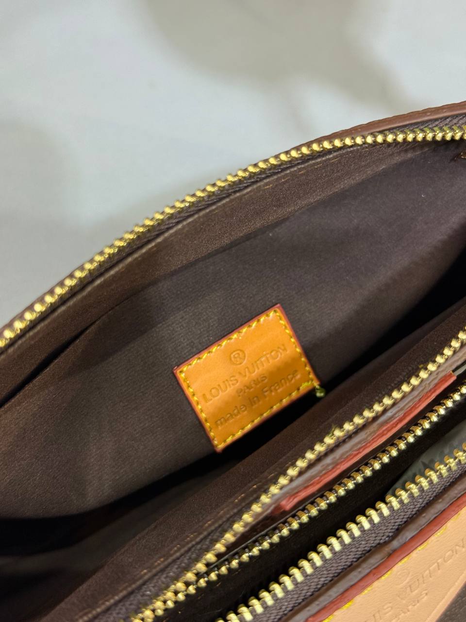 Louis Vuitton Çok Cepli Aksesuarlı Çanta