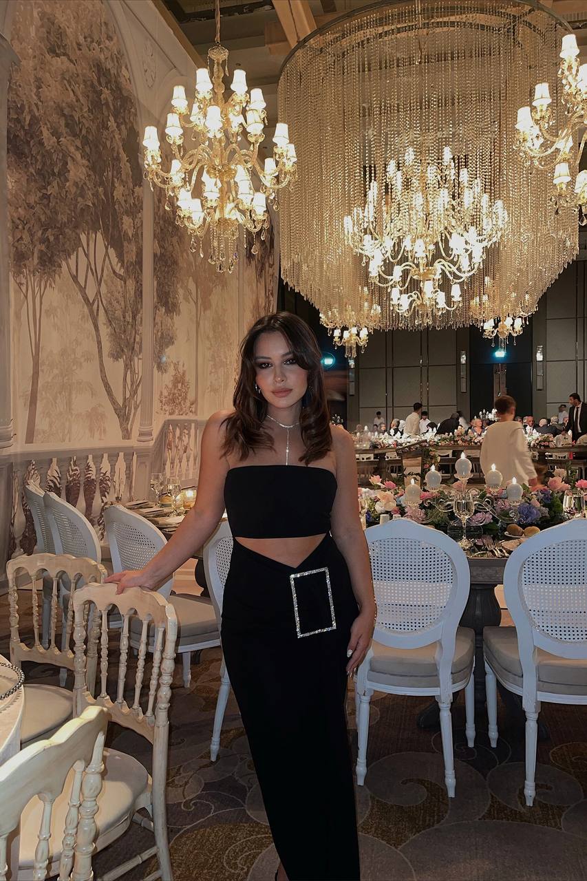 Siyah Taş Detaylı Elbise