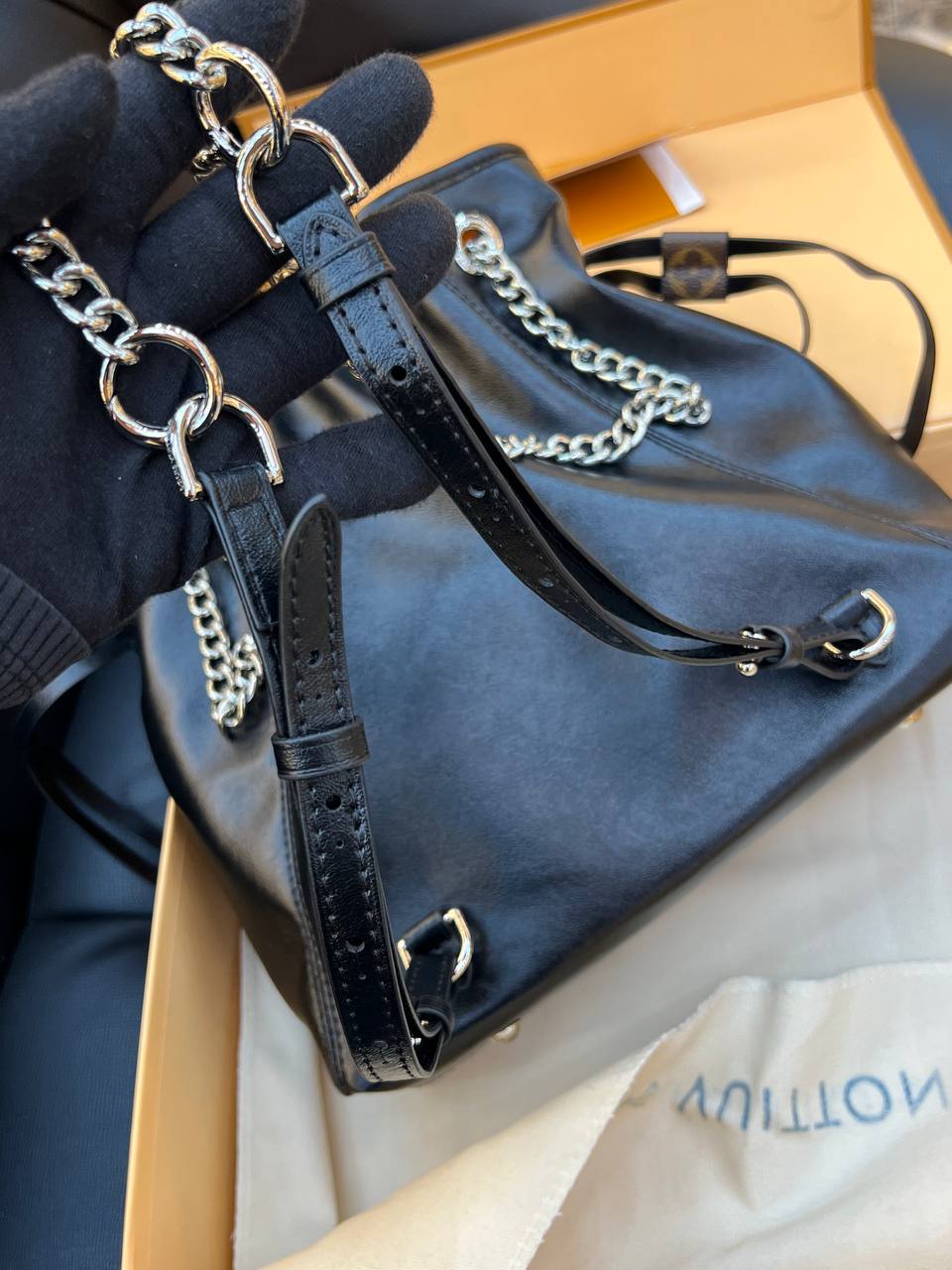 Louis Vuitton Büzgülü Omuz Çantası