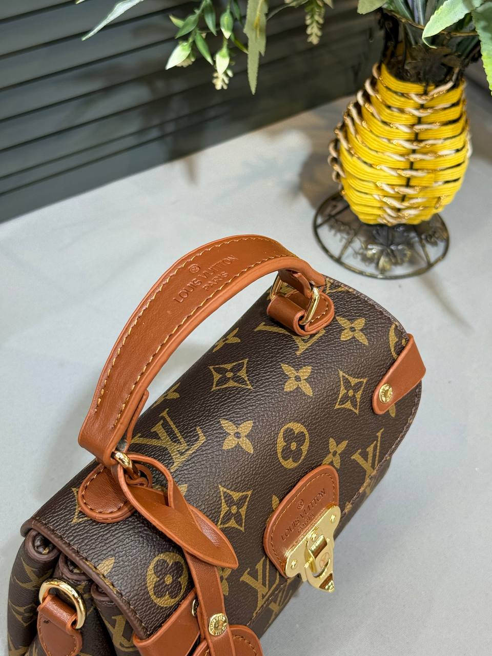 Louis Vuitton Küçük El Çantası