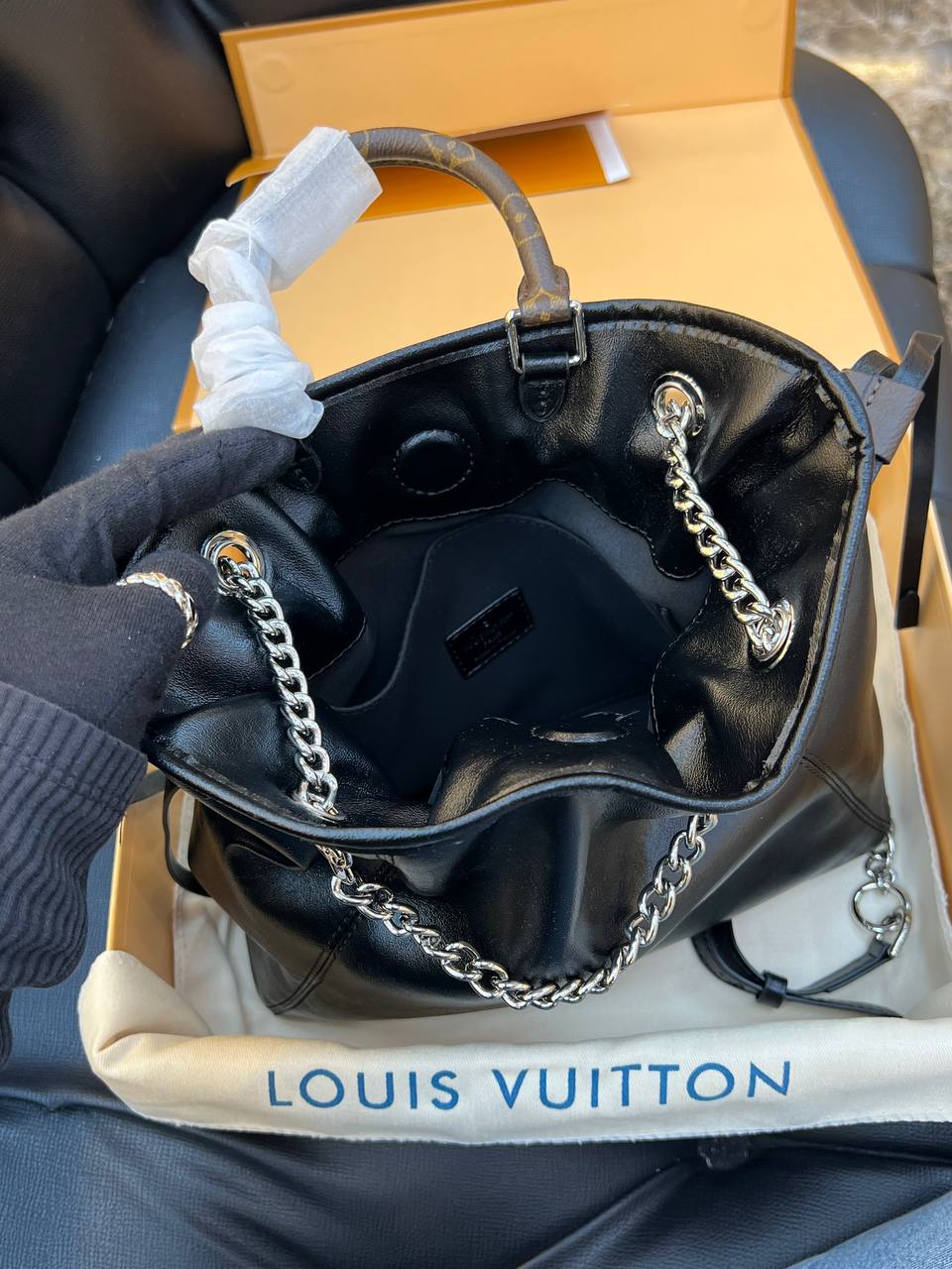 Louis Vuitton Büzgülü Omuz Çantası