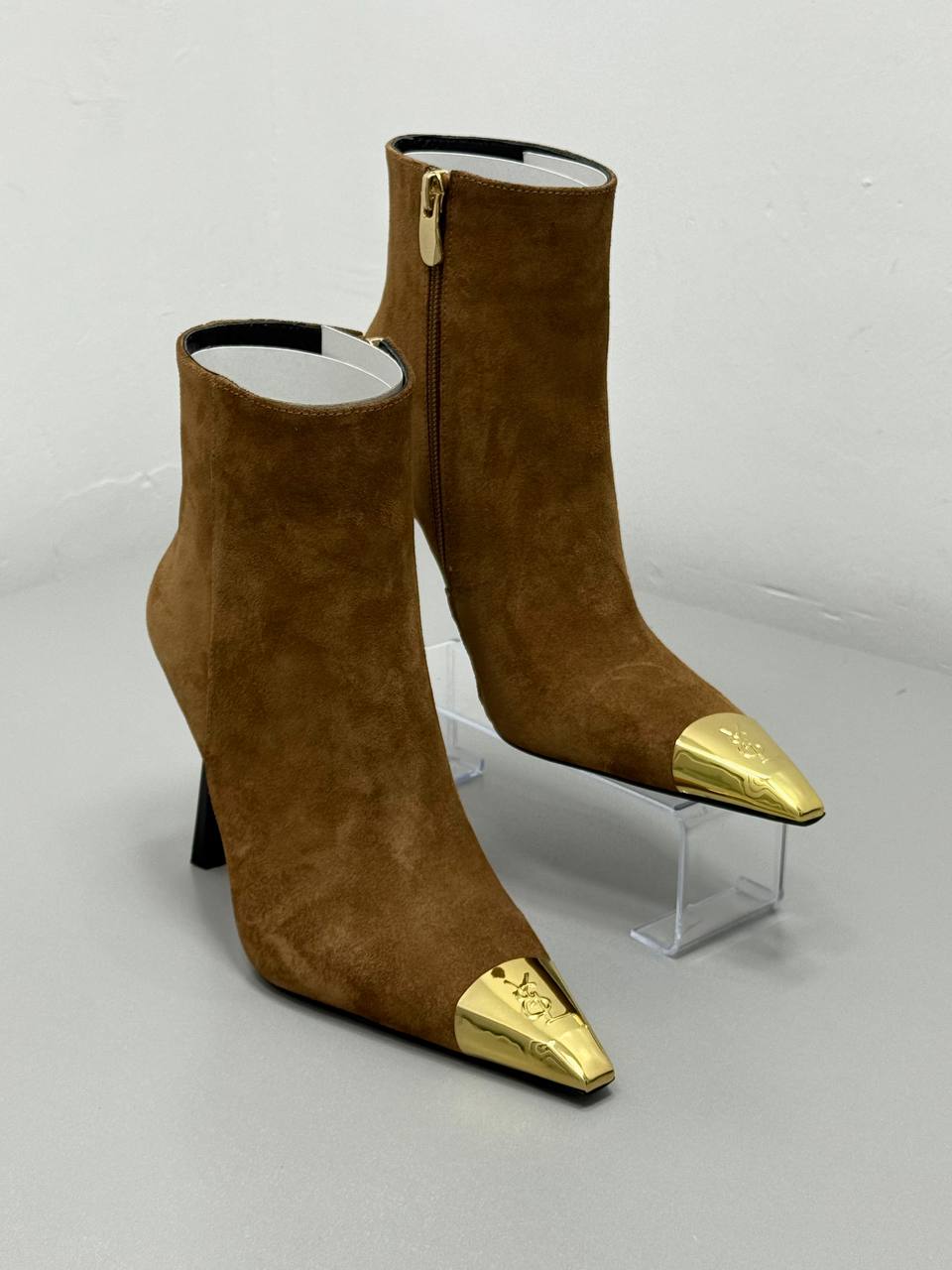 İthal Saint Laurent Altın Detaylı Süet Topuklu Bot