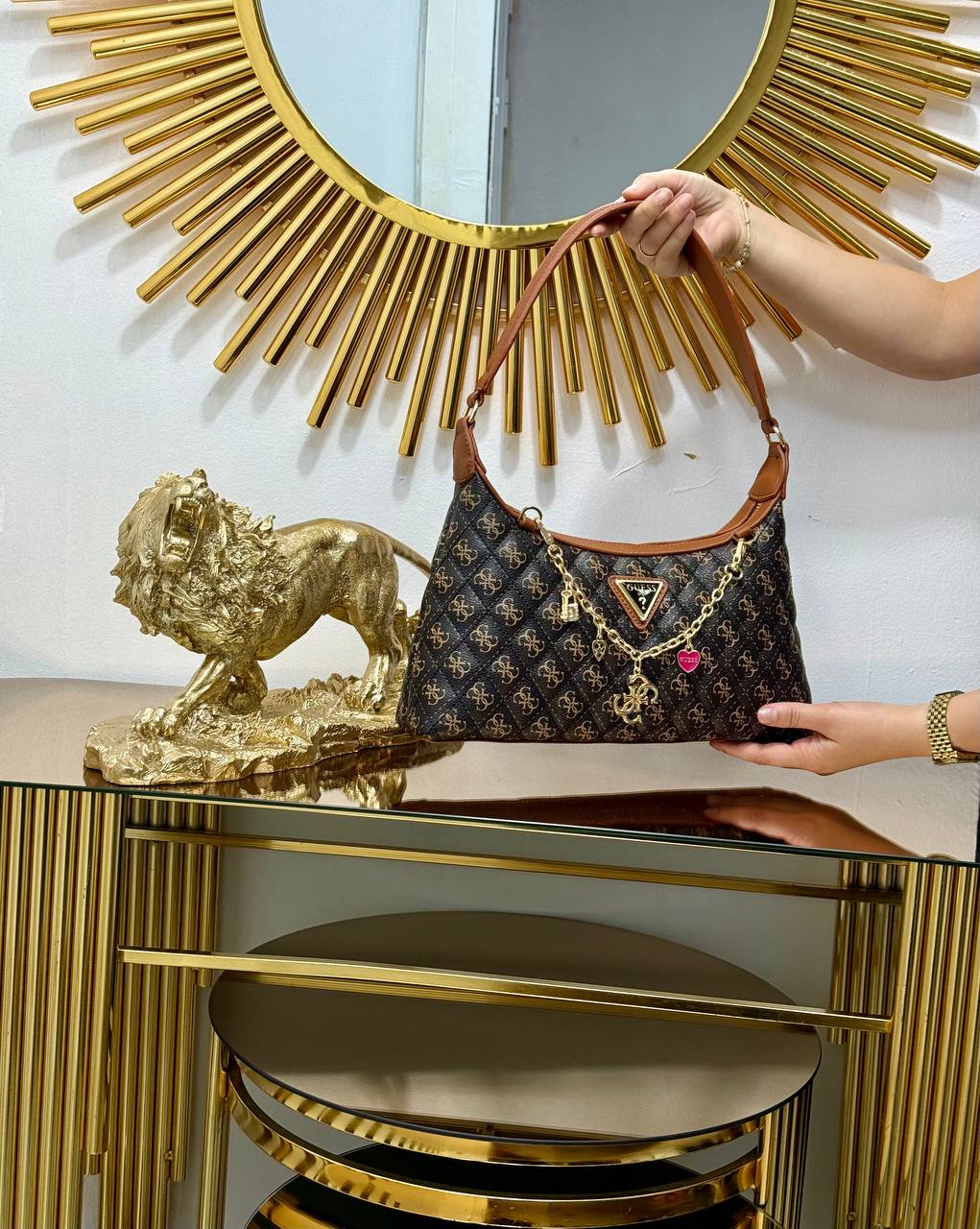 Guess Charmlı Omuz Çantası