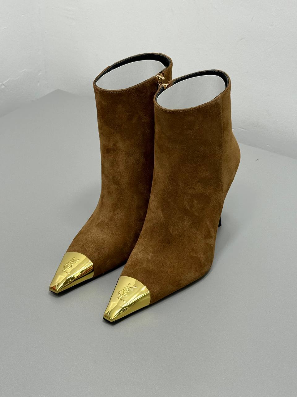 İthal Saint Laurent Altın Detaylı Süet Topuklu Bot