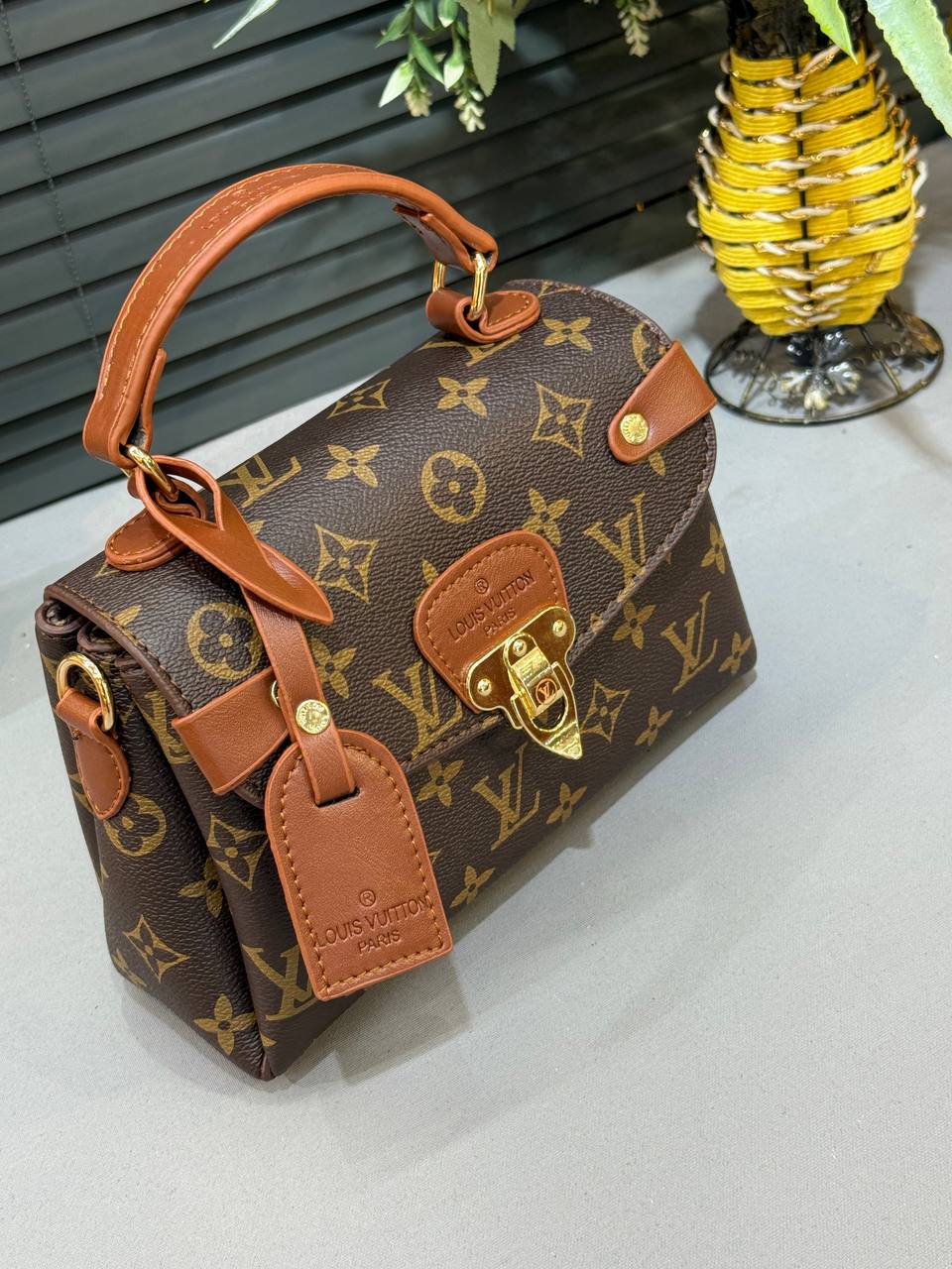 Louis Vuitton Küçük El Çantası