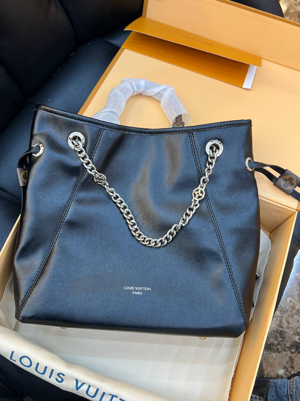 Louis Vuitton Büzgülü Omuz Çantası