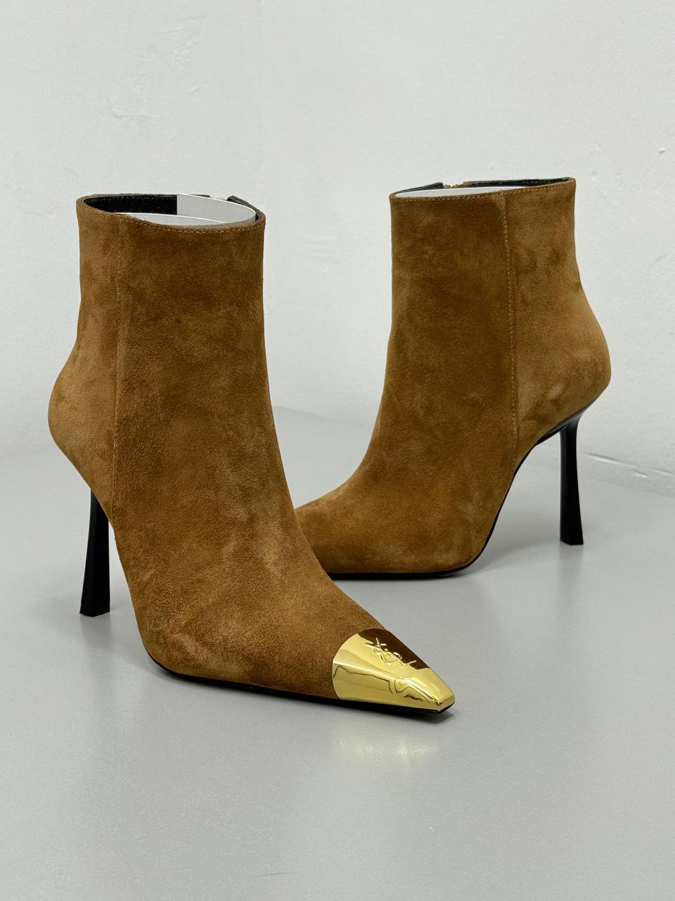 İthal Saint Laurent Altın Detaylı Süet Topuklu Bot