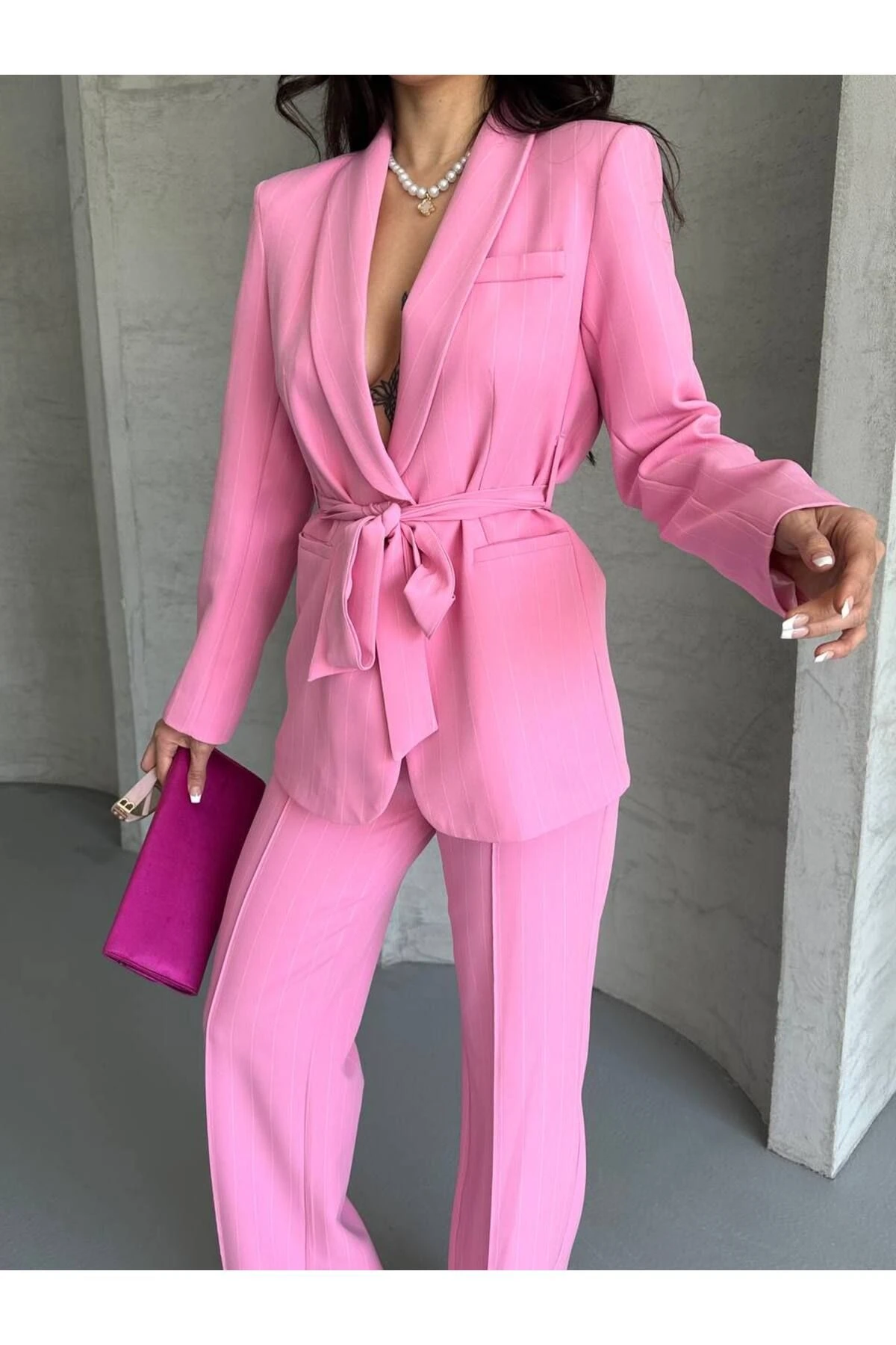 Pembe Kuşaklı Çizgili Ceket Pantolon Takım elbise