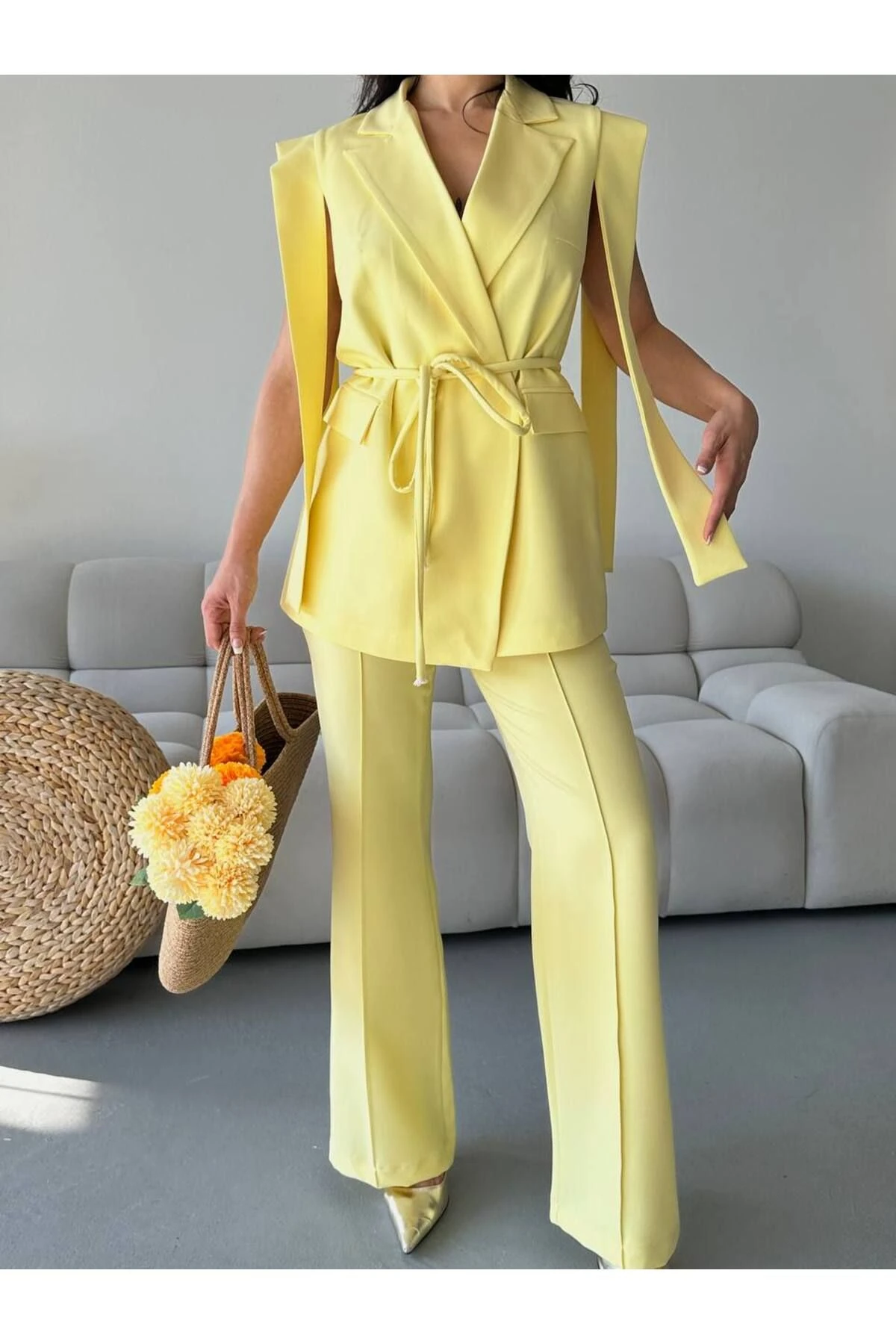 Kadın Kolsuz Oversize Blazer Ceket Pantolon Bağcıklı Omuz Detaylı