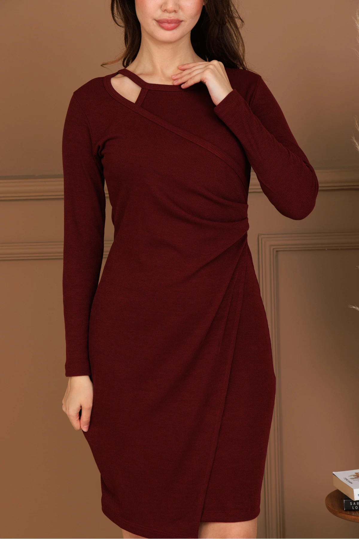 Bordo Şık Yaka Detaylı Elbise