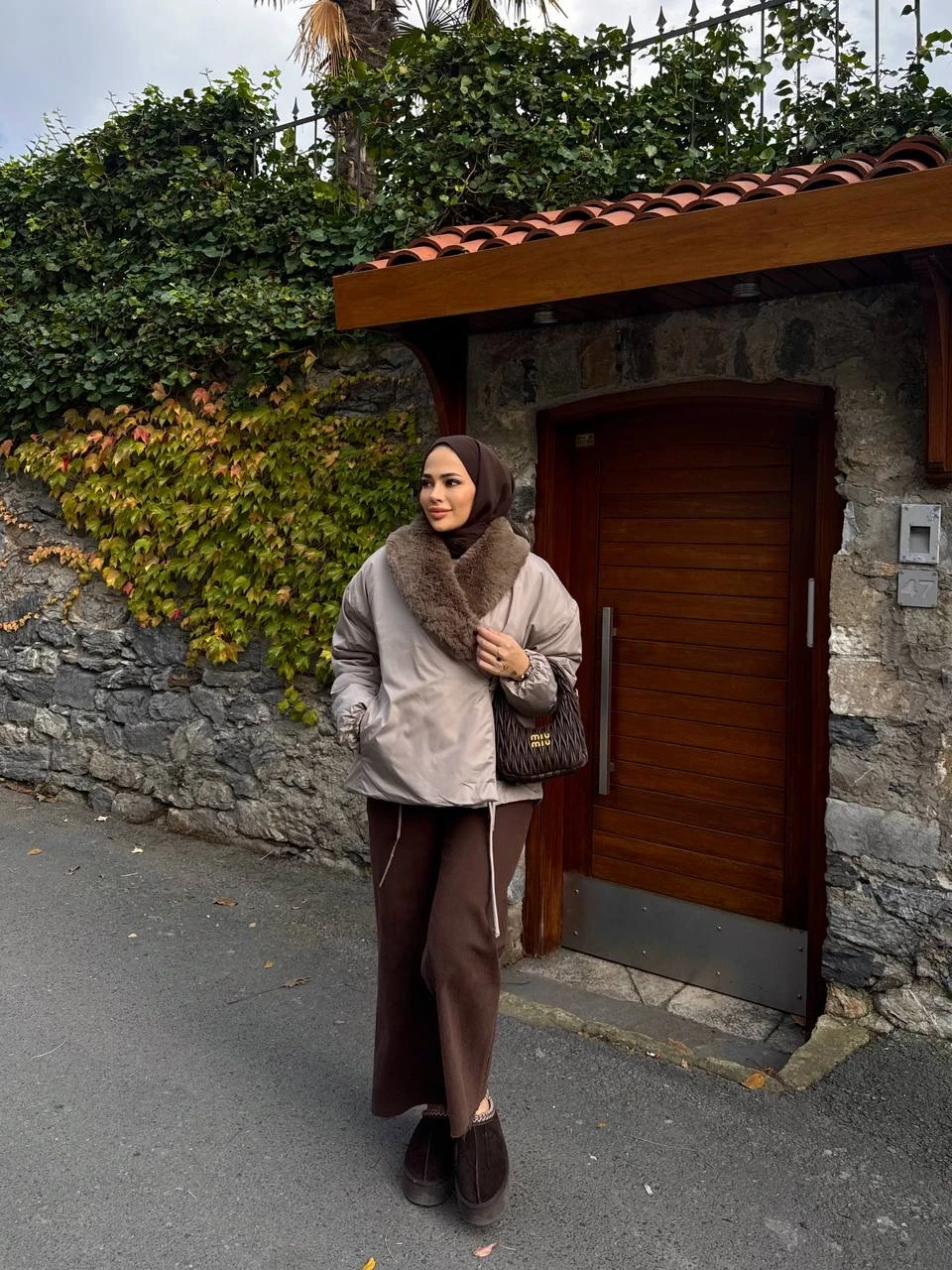 Kürk Detaylı Şişme Mont Taş