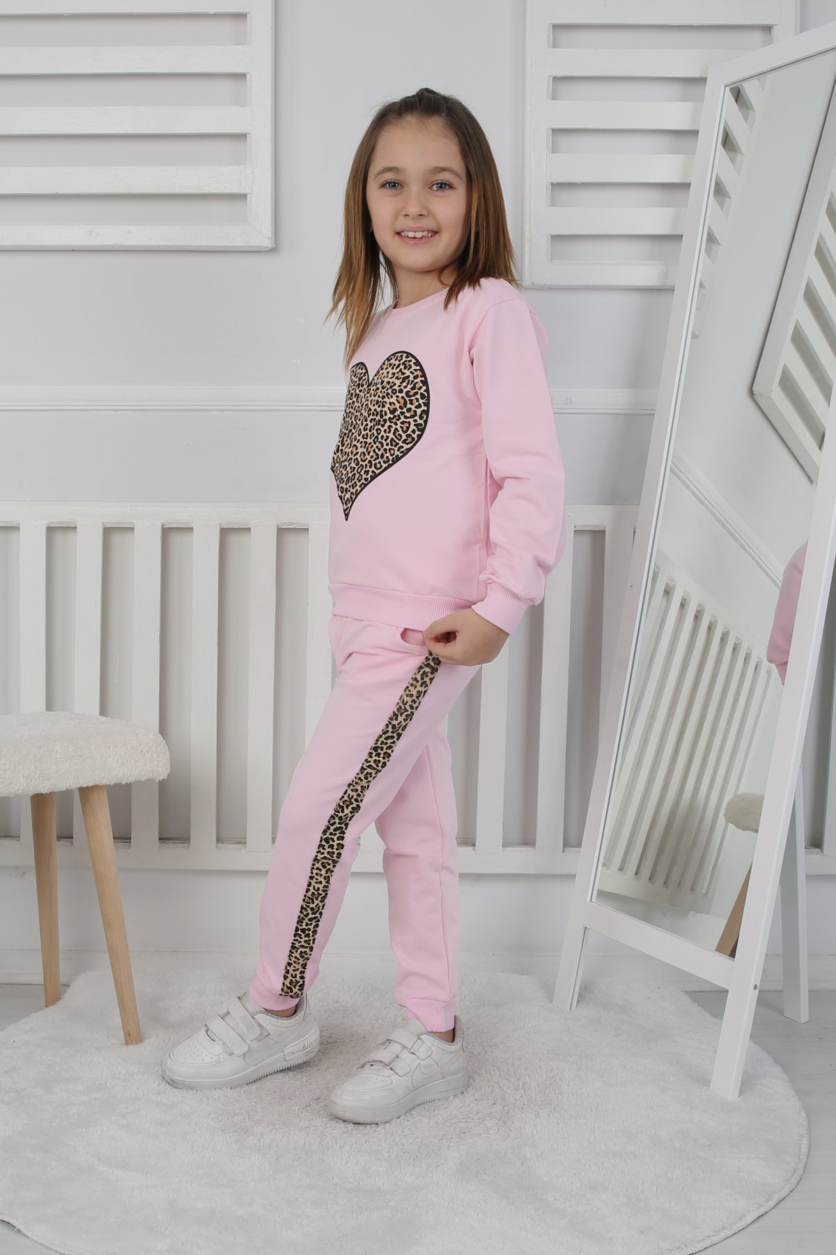 açık pembe