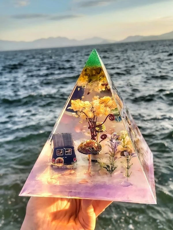 Onward Işıklı Macera Piramidi - Unicorn Van Diorama