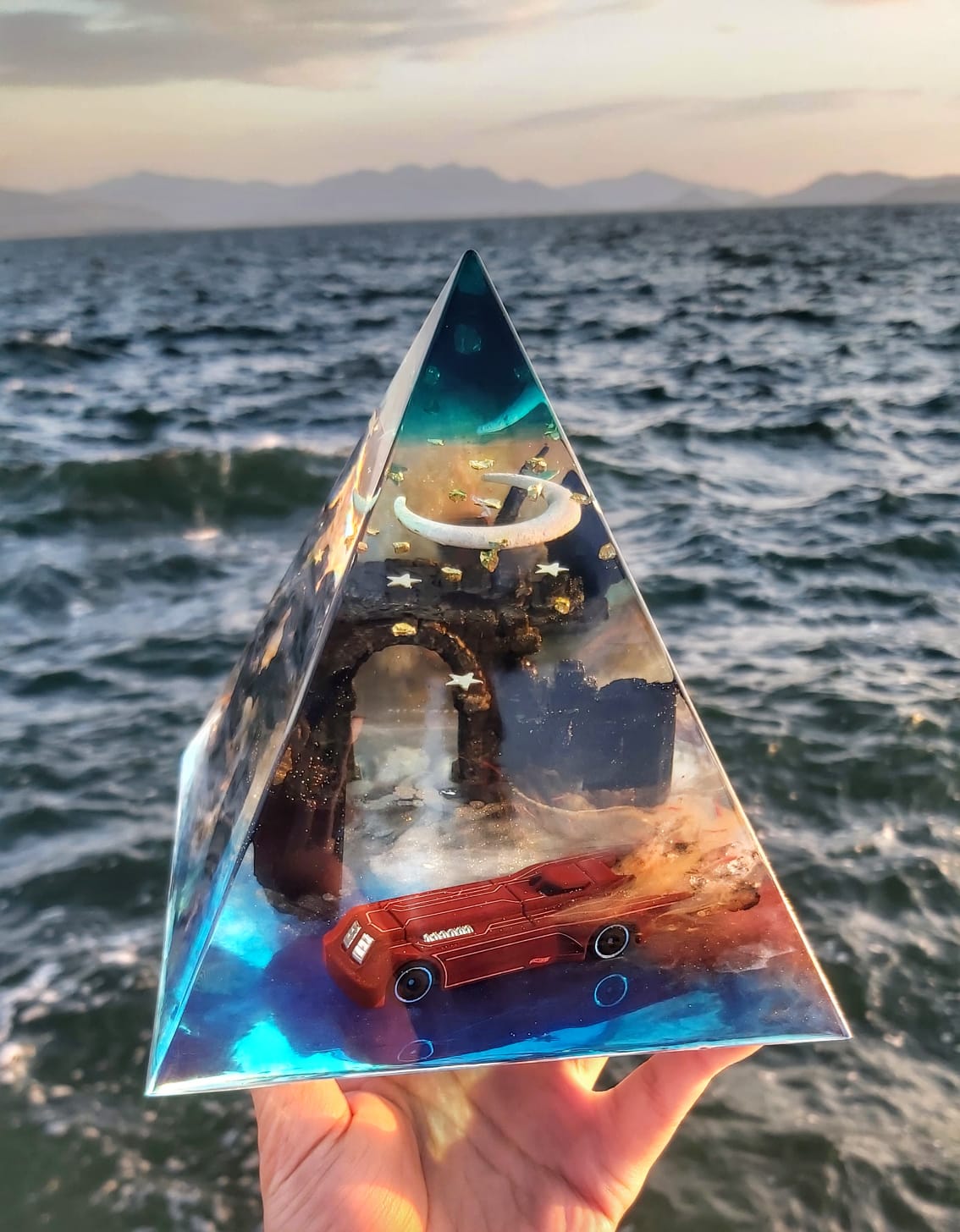 Hızın Gölgesi: Kırmızı Batmobil Piramit Diorama image