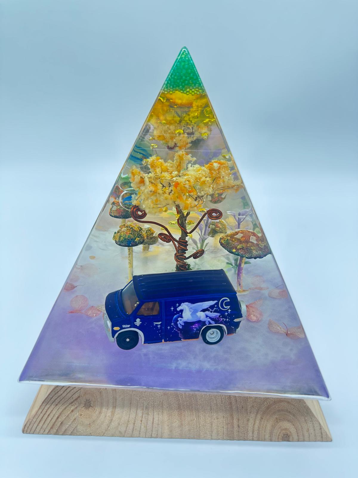 Onward Işıklı Macera Piramidi - Unicorn Van Diorama