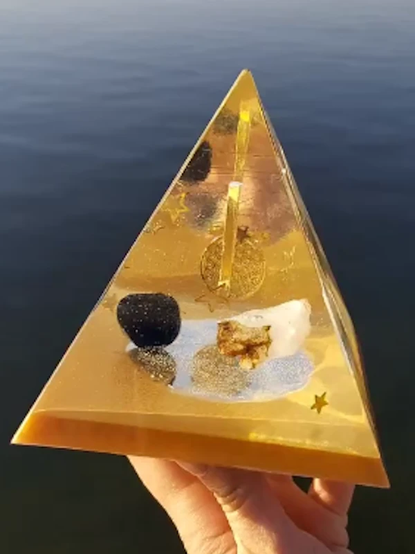 Burçlar Serisi: Aslan (Leo) Temalı Işıklı Piramit - Oniks ve Kristal Kuvars Taşlı image