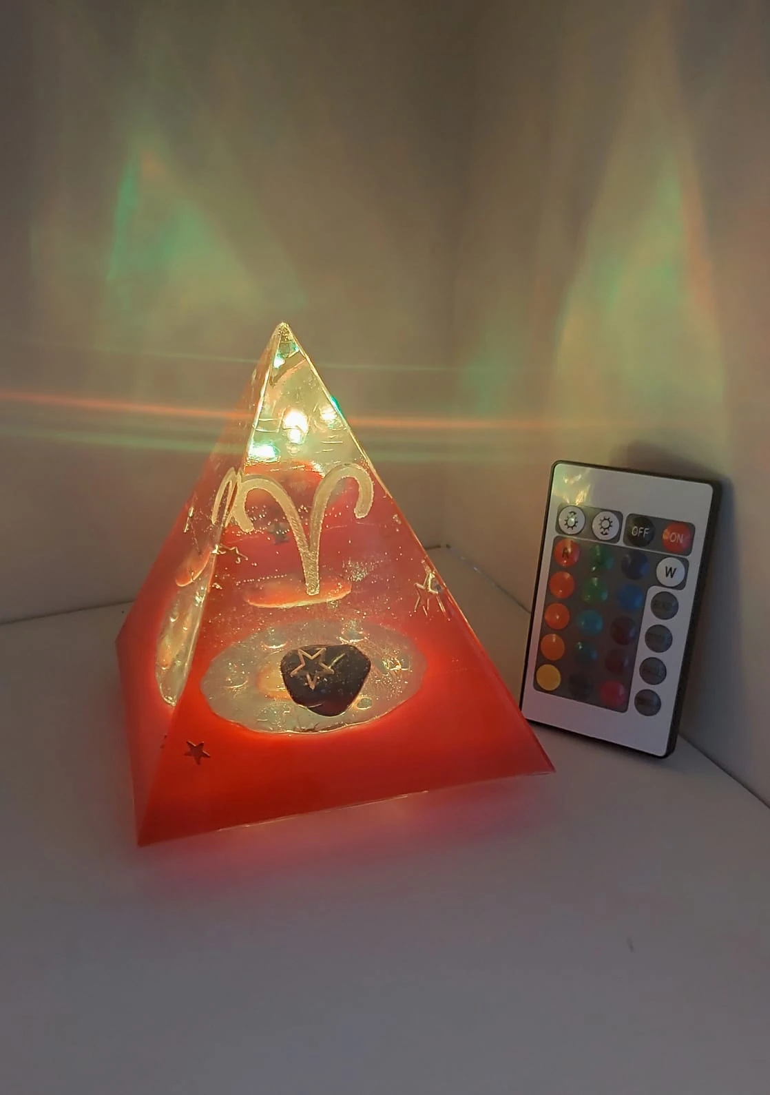 Burçlar Serisi: Koç (Aries) Temalı Işıklı Piramit