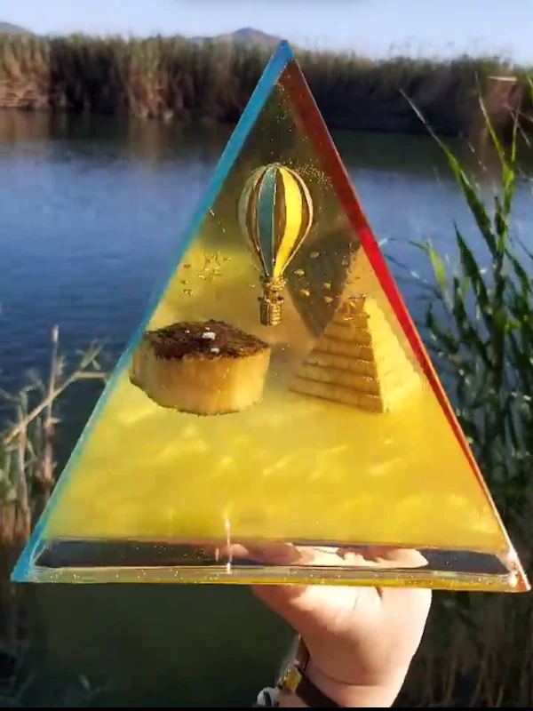 Eşsiz Giza Mistik Piramit Tasarımı image